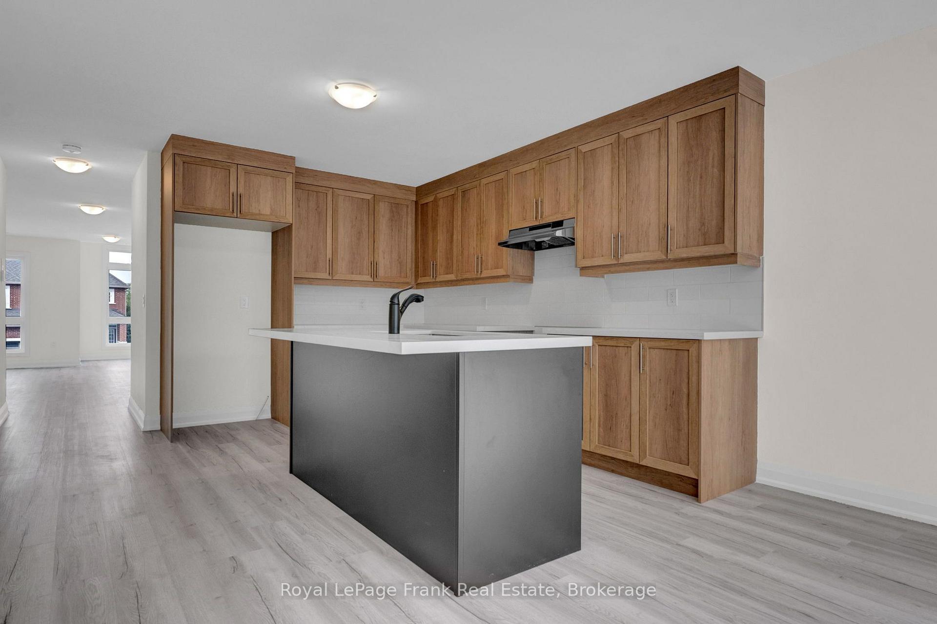 Photo 21 of 323 Anderson Avenue, Oshawa, McLaughlin — HOMEH