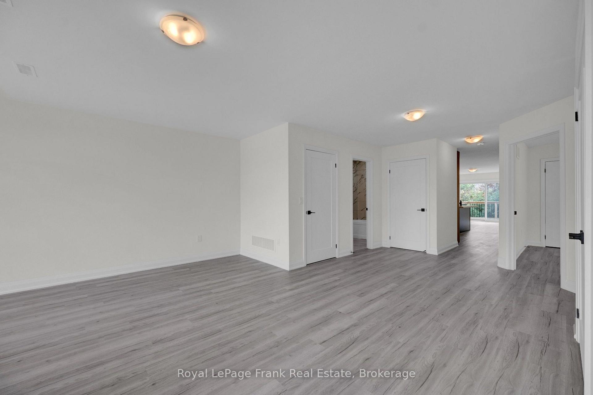 Photo 24 of 323 Anderson Avenue, Oshawa, McLaughlin — HOMEH