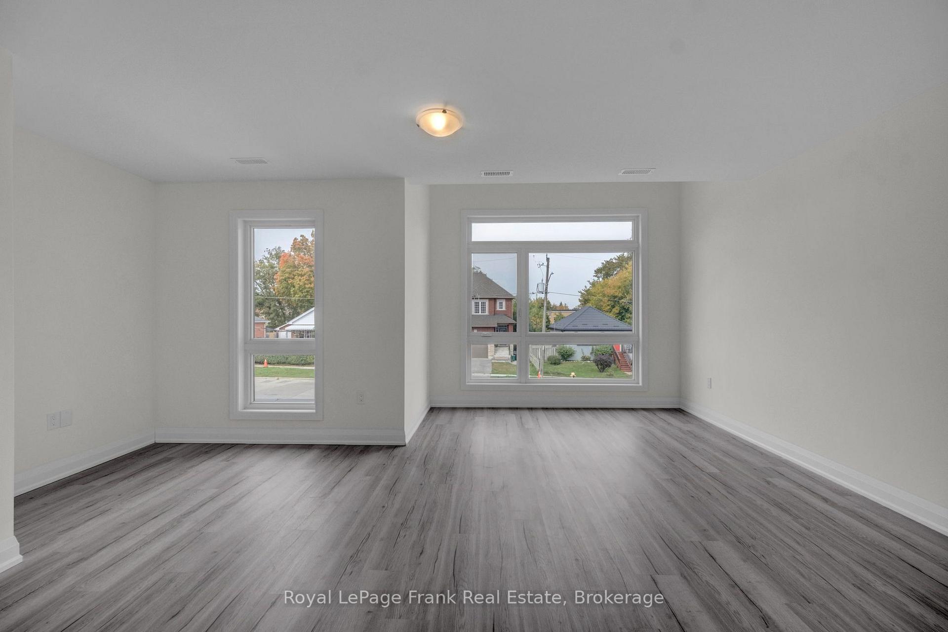 Photo 25 of 323 Anderson Avenue, Oshawa, McLaughlin — HOMEH