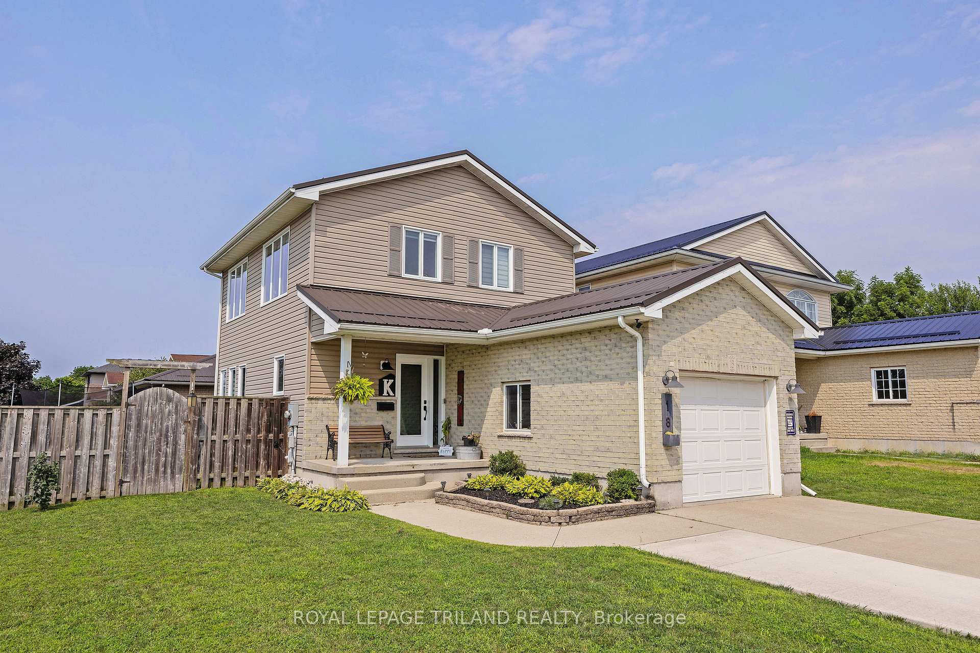 Photo 2 of 18 Tara Court, Aylmer — HOMEH