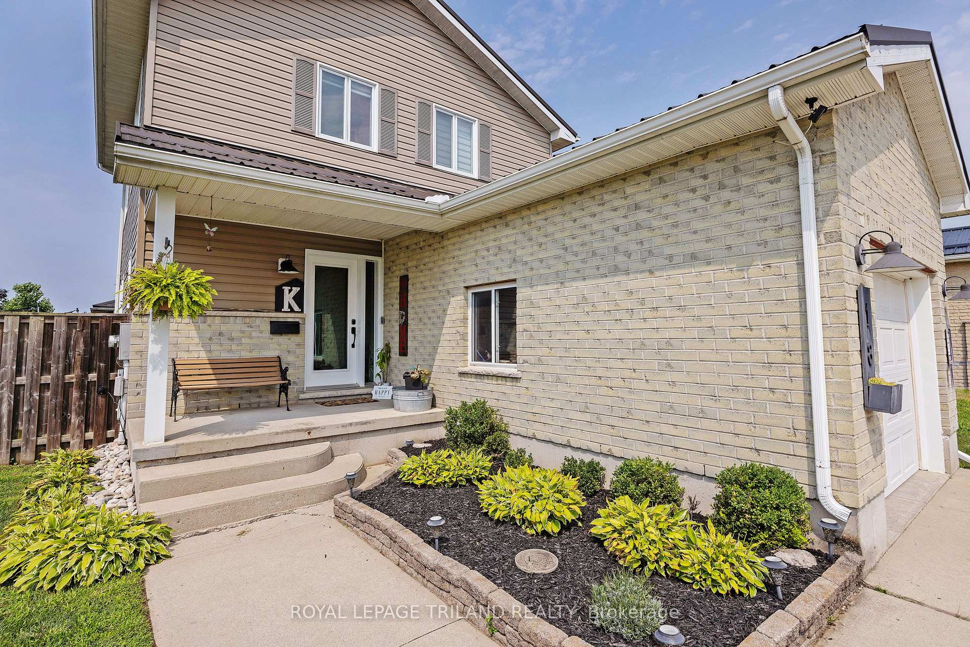 Photo 3 of 18 Tara Court, Aylmer — HOMEH