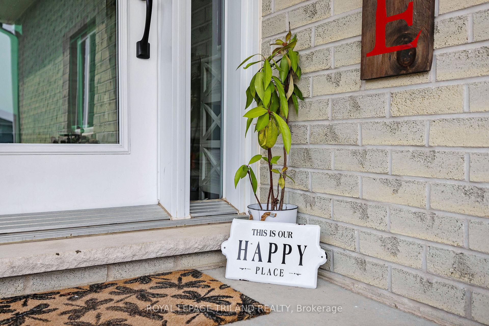 Photo 4 of 18 Tara Court, Aylmer — HOMEH