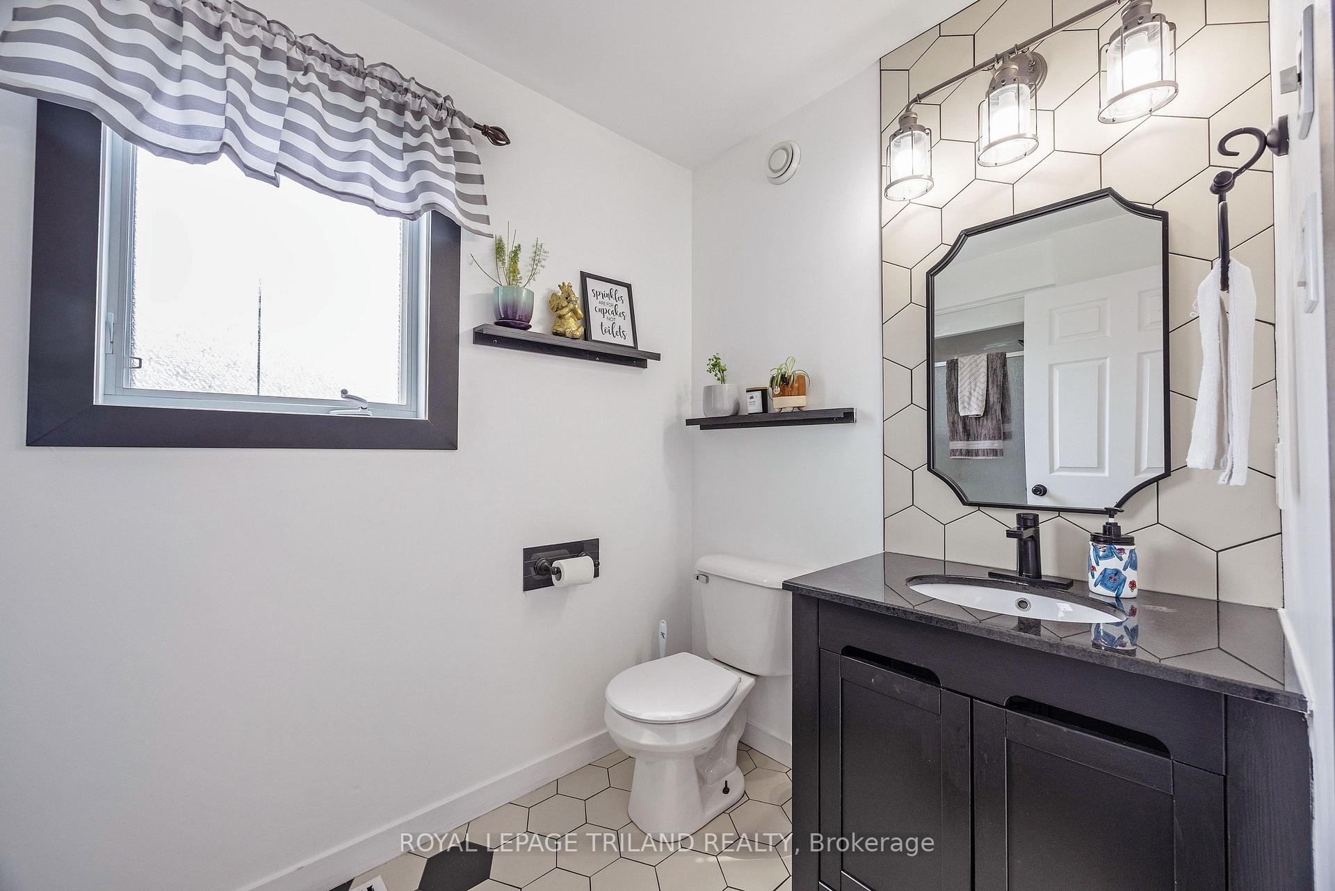 Photo 8 of 18 Tara Court, Aylmer — HOMEH