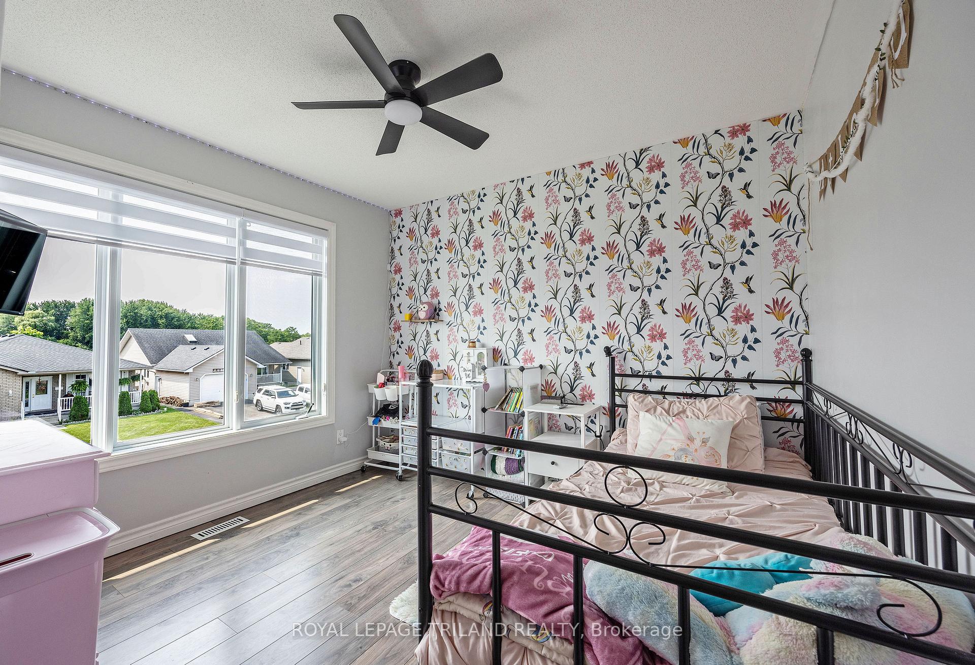 Photo 21 of 18 Tara Court, Aylmer — HOMEH