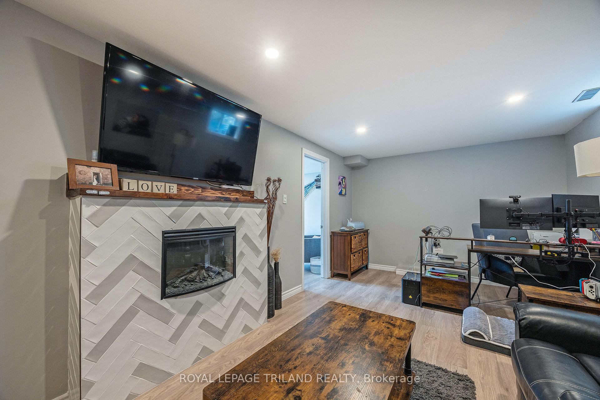 Photo 28 of 18 Tara Court, Aylmer — HOMEH