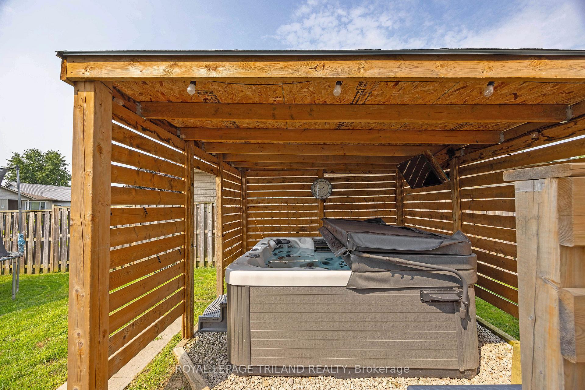 Photo 31 of 18 Tara Court, Aylmer — HOMEH