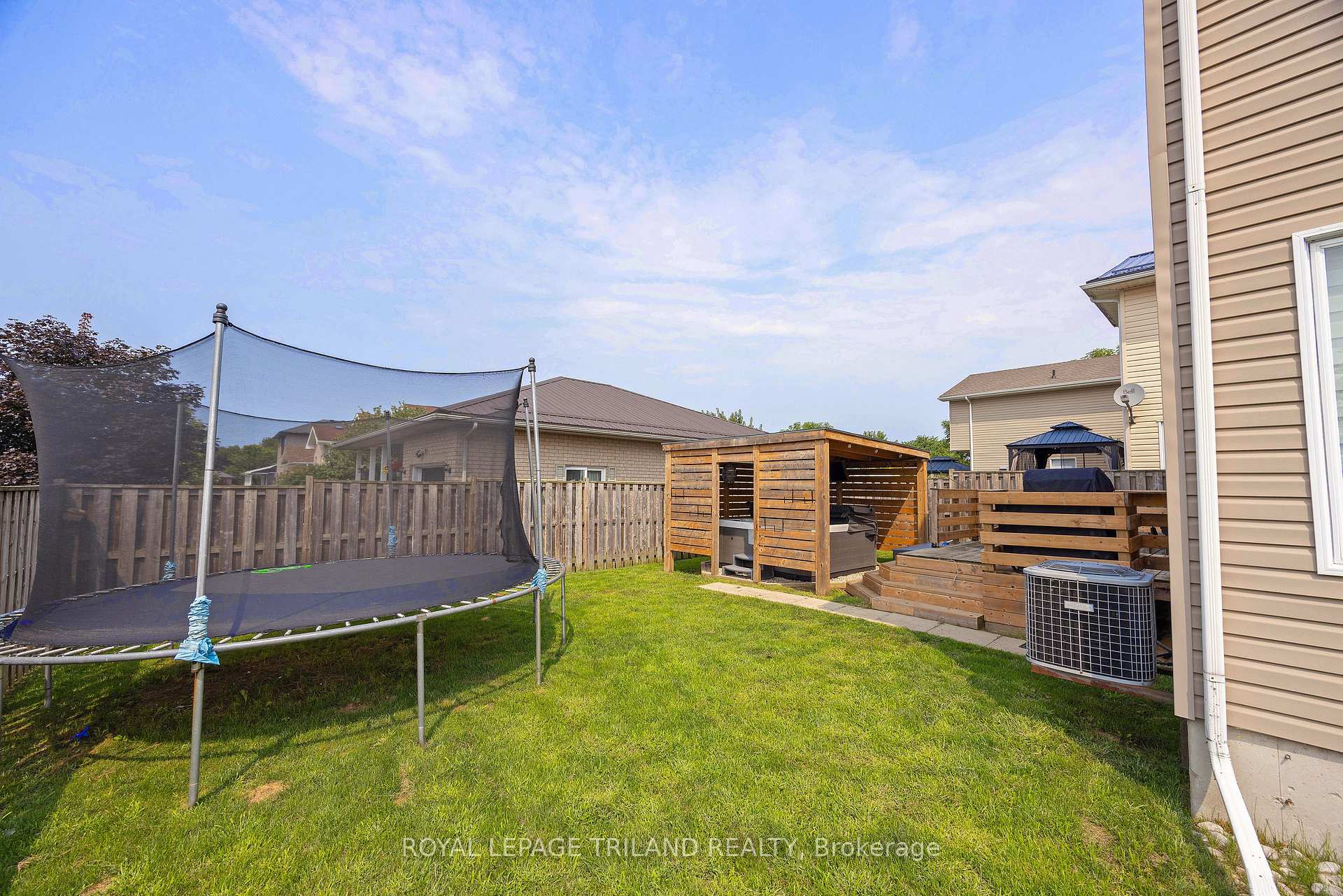 Photo 34 of 18 Tara Court, Aylmer — HOMEH