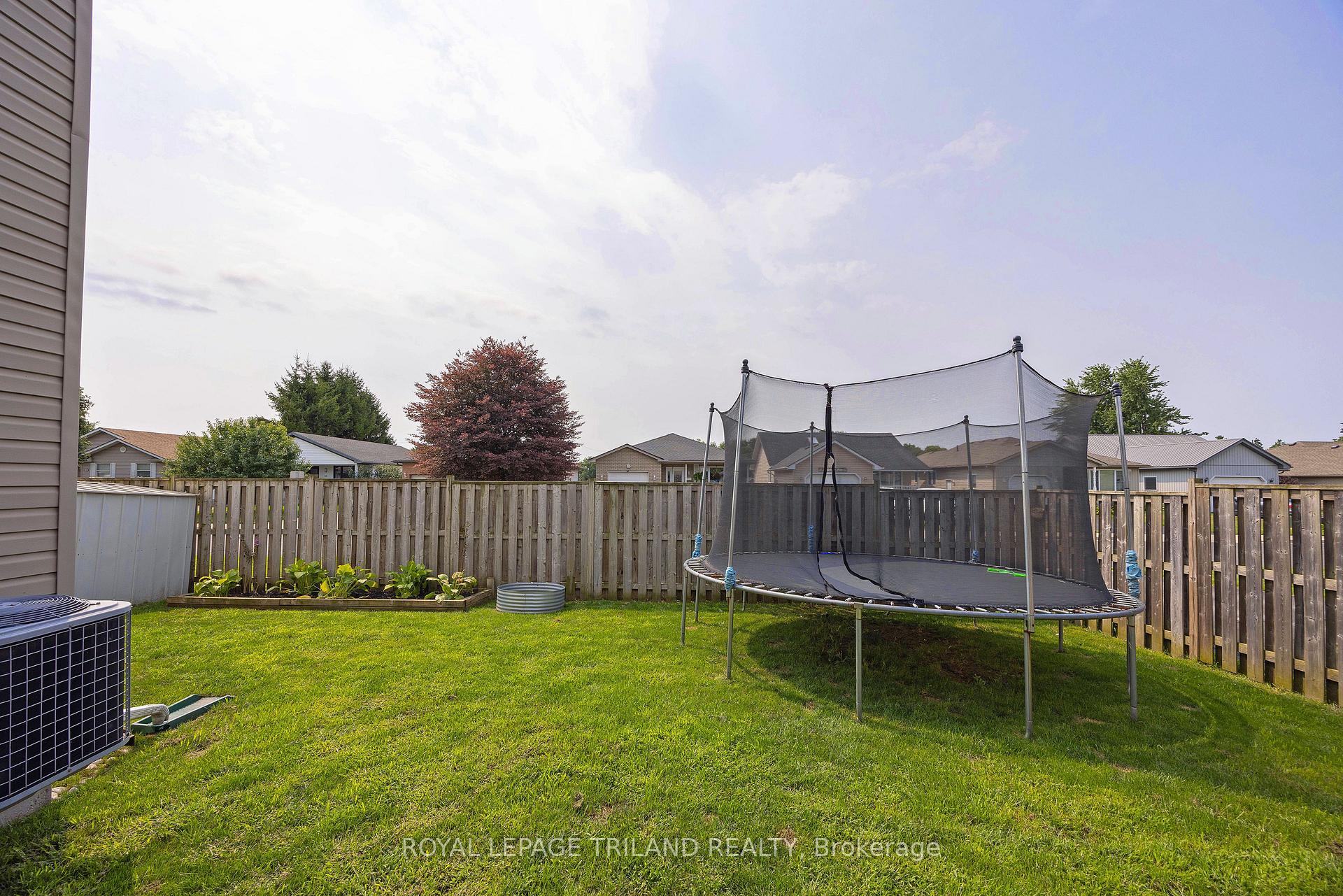 Photo 35 of 18 Tara Court, Aylmer — HOMEH