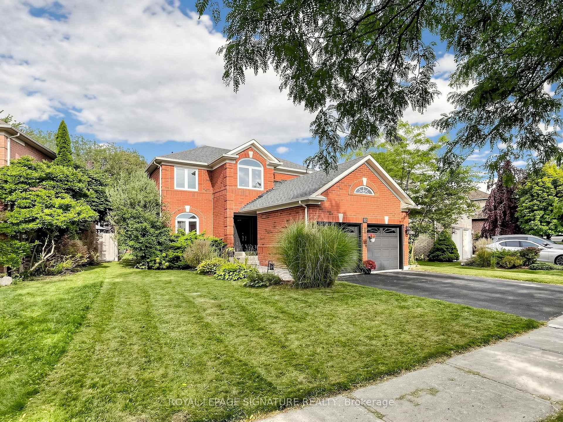 Photo 2 of 81 Pinnacle Trail, Aurora, Bayview Wellington — HOMEH