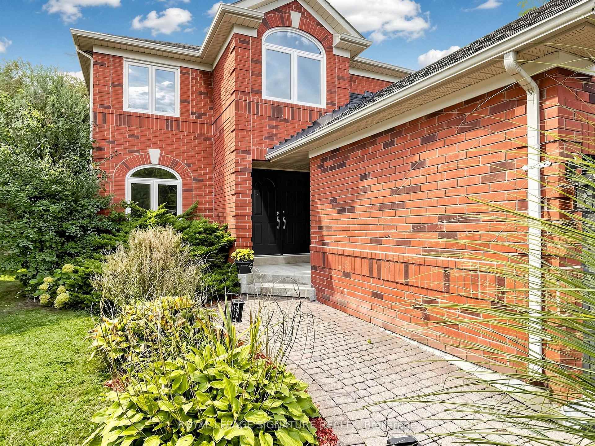 Photo 5 of 81 Pinnacle Trail, Aurora, Bayview Wellington — HOMEH