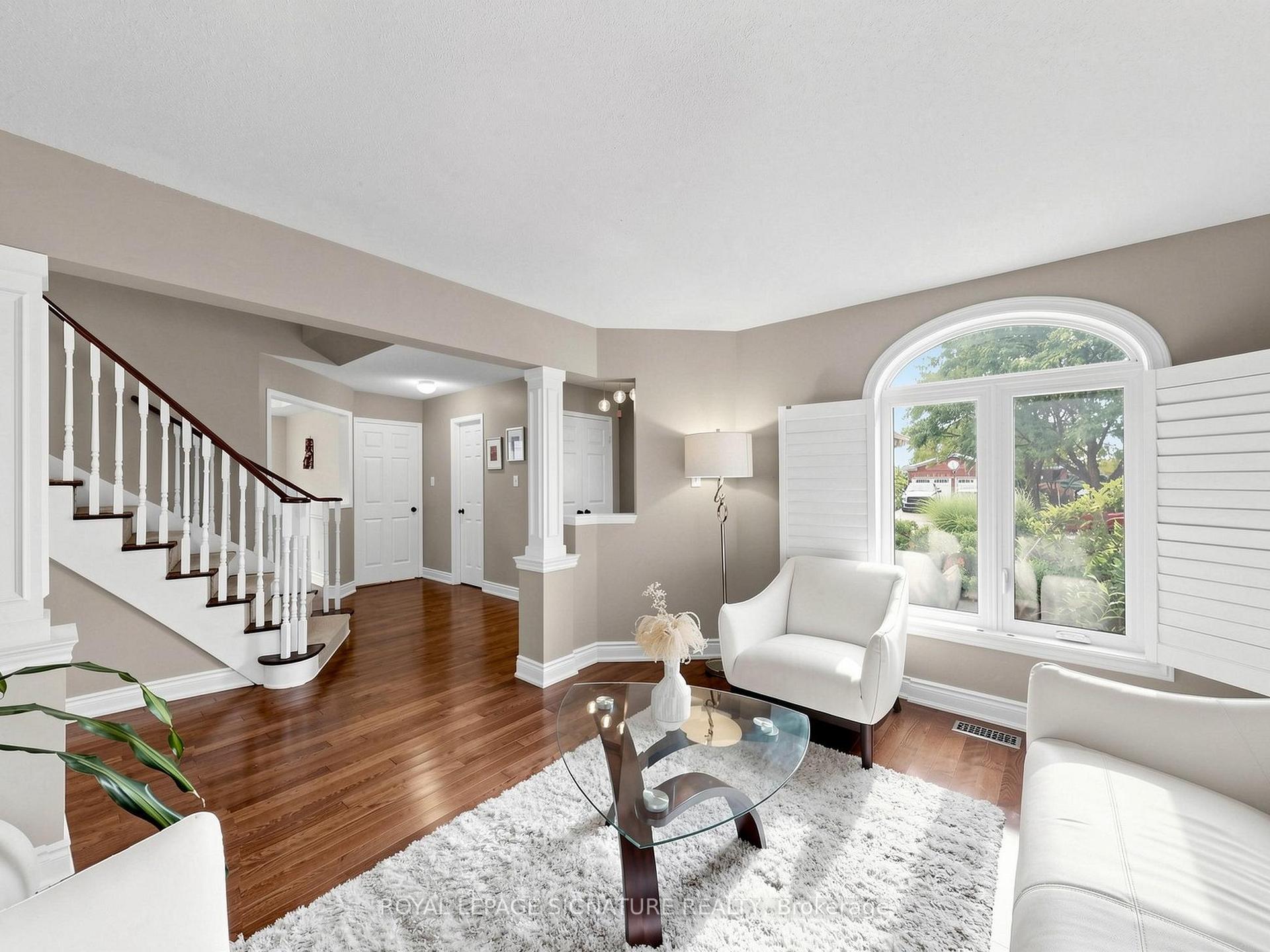 Photo 9 of 81 Pinnacle Trail, Aurora, Bayview Wellington — HOMEH