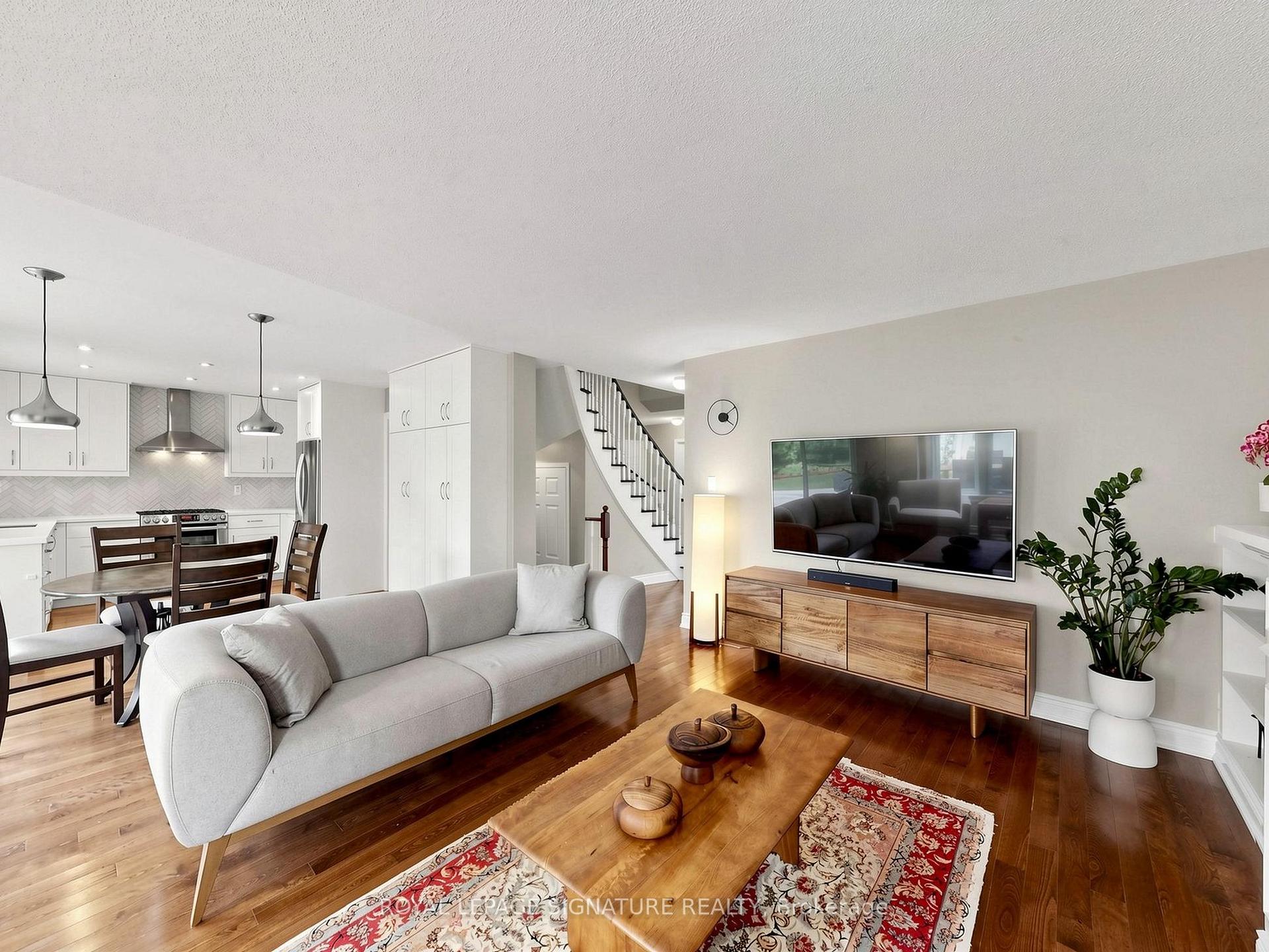 Photo 20 of 81 Pinnacle Trail, Aurora, Bayview Wellington — HOMEH
