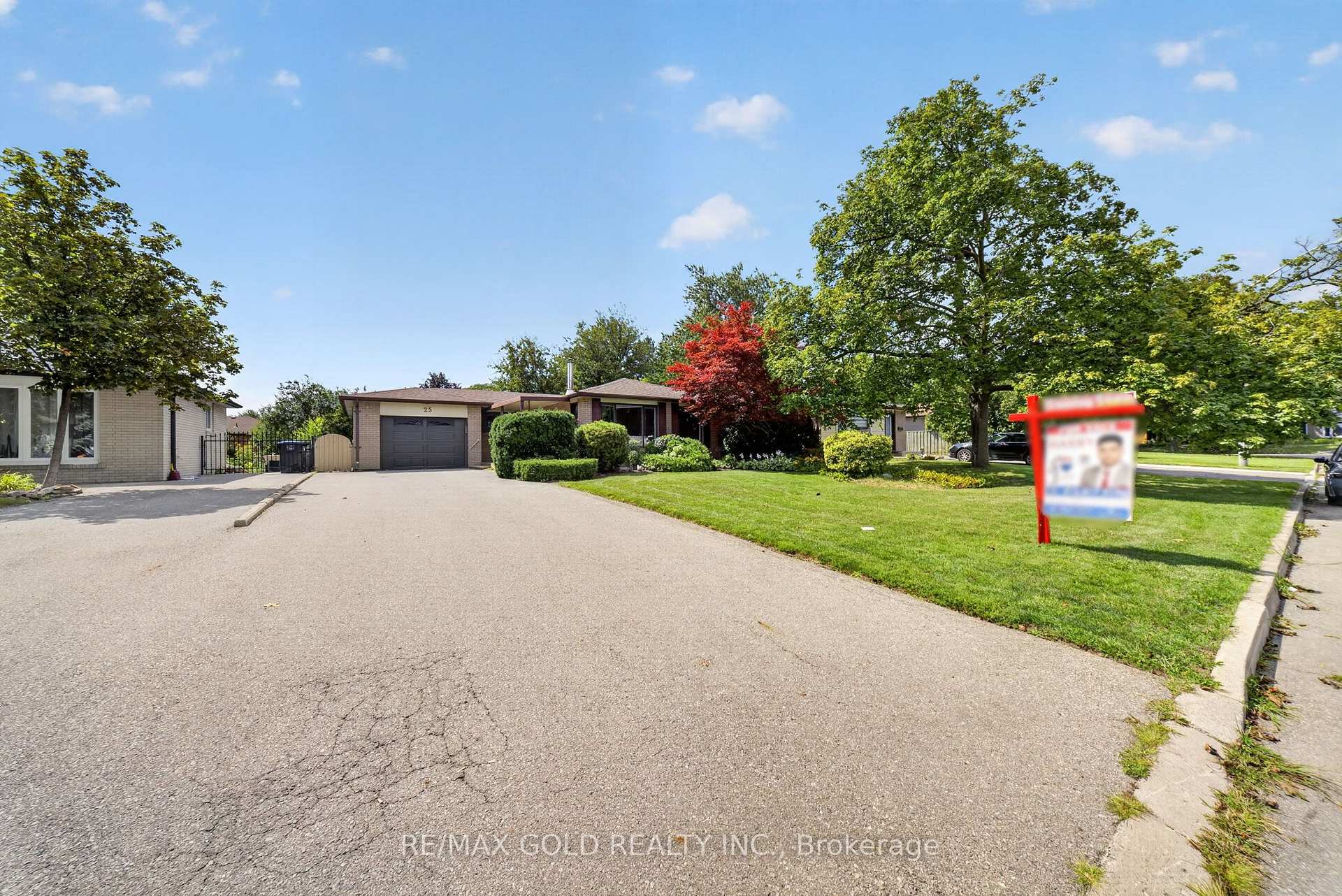 Photo 2 of 25 Drayton Crescent, Brampton, Southgate — HOMEH