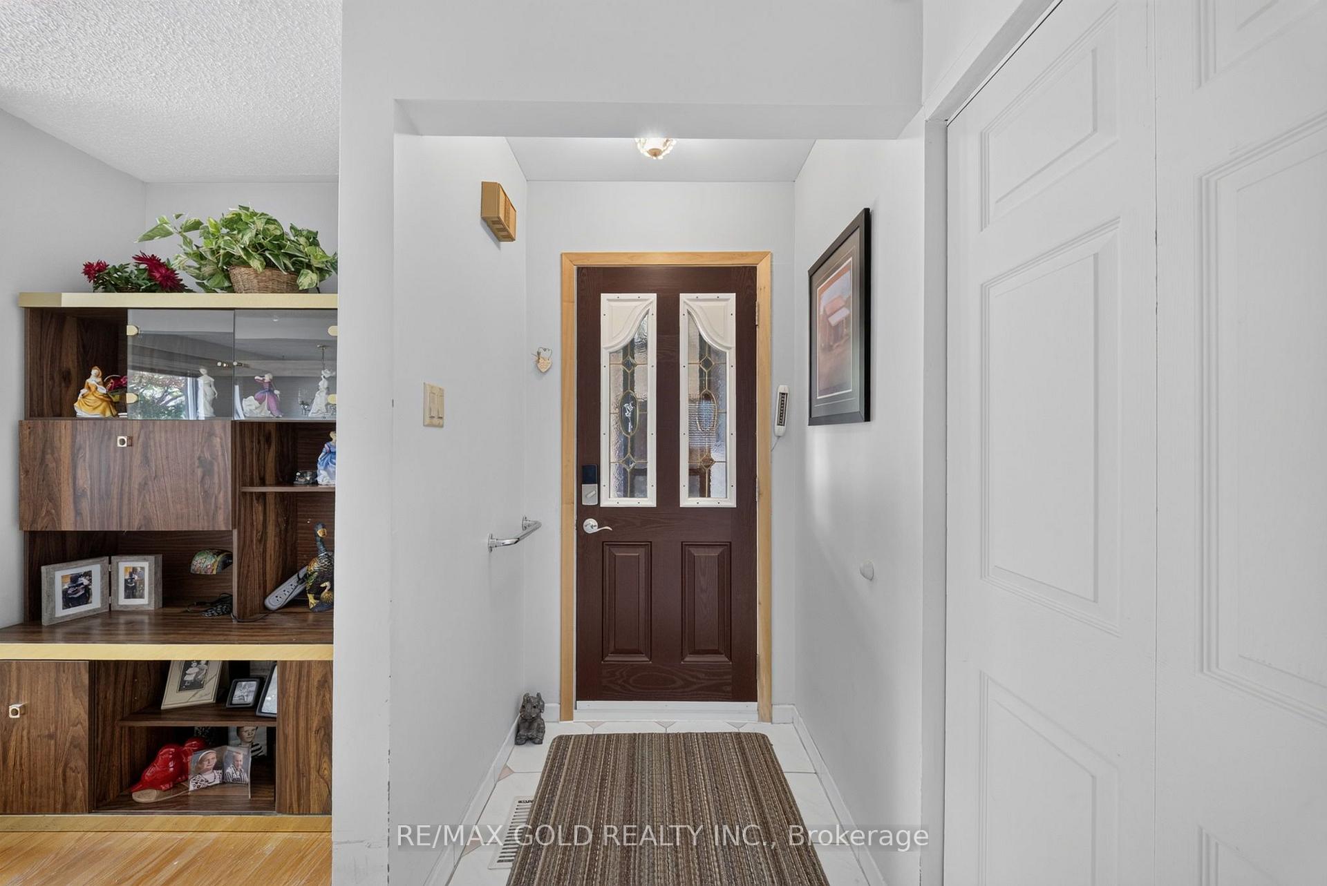 Photo 6 of 25 Drayton Crescent, Brampton, Southgate — HOMEH