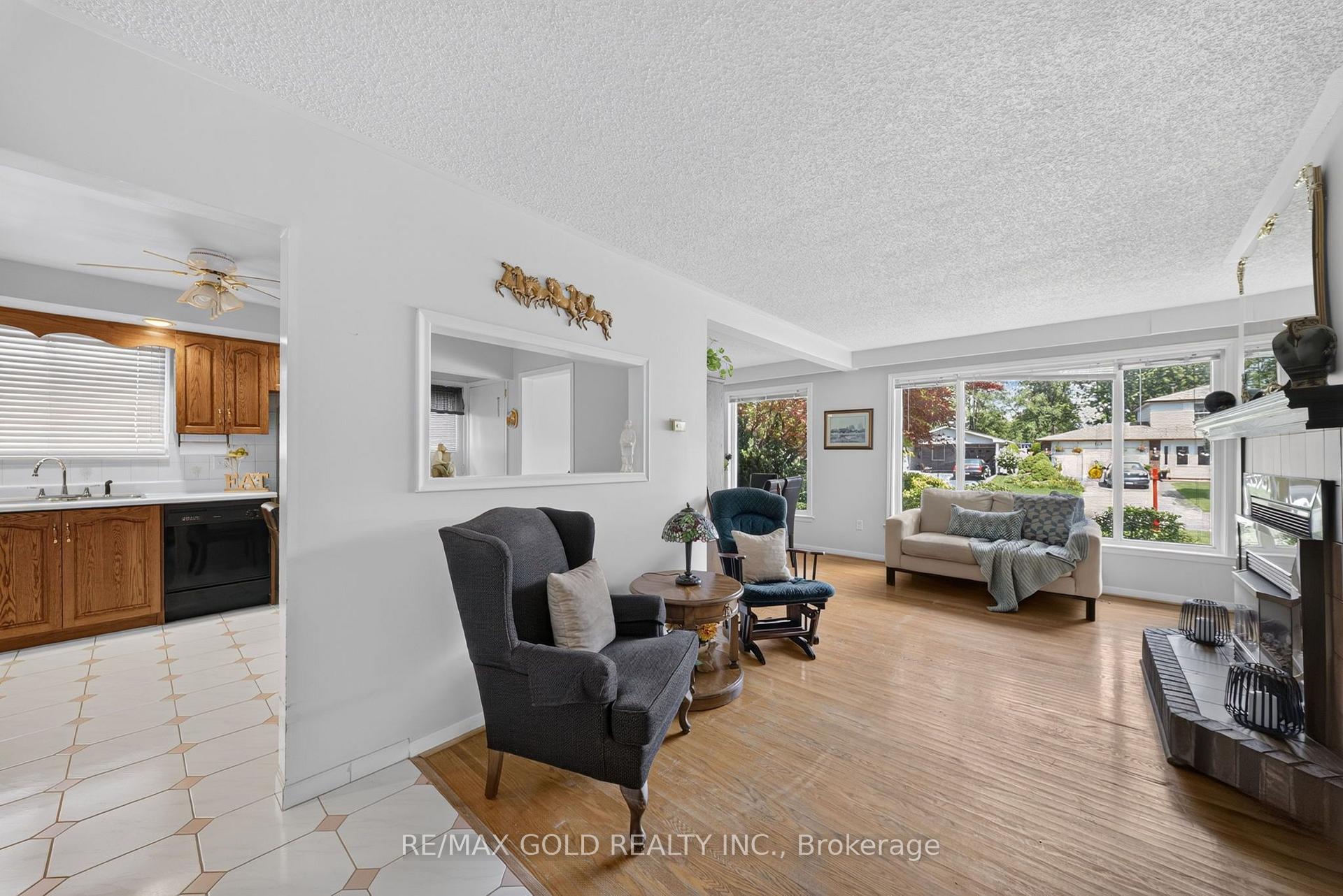Photo 7 of 25 Drayton Crescent, Brampton, Southgate — HOMEH