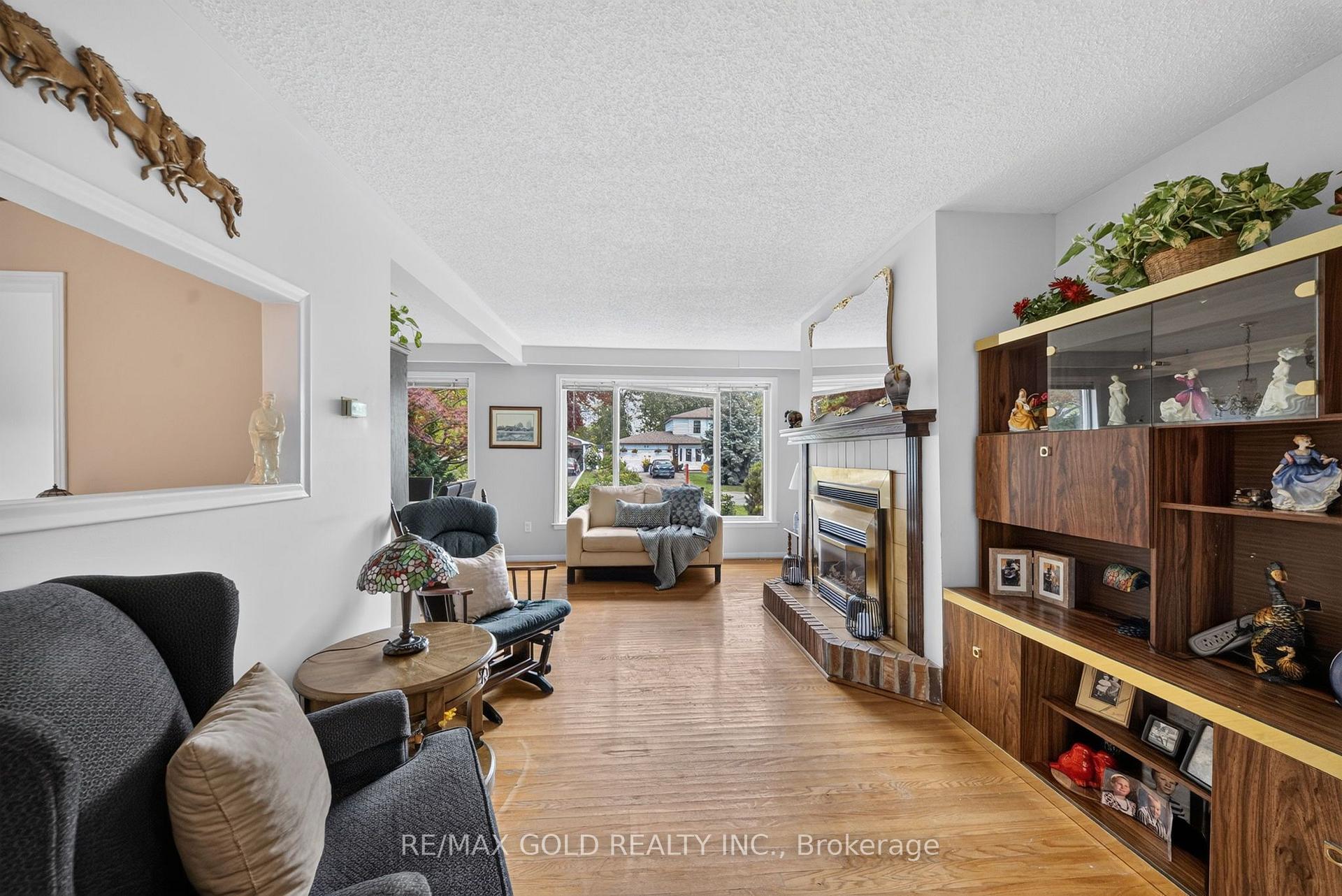 Photo 10 of 25 Drayton Crescent, Brampton, Southgate — HOMEH