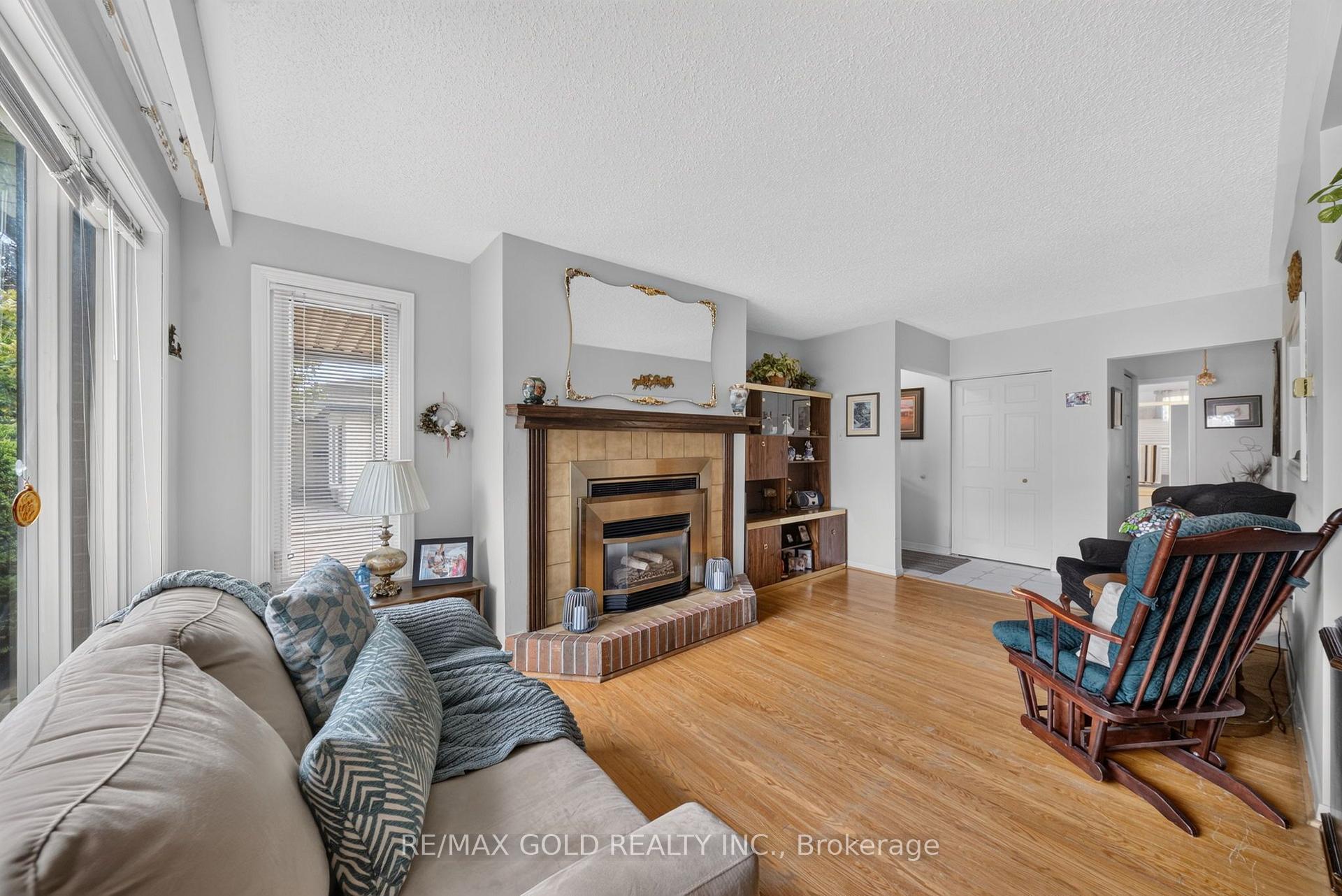 Photo 11 of 25 Drayton Crescent, Brampton, Southgate — HOMEH