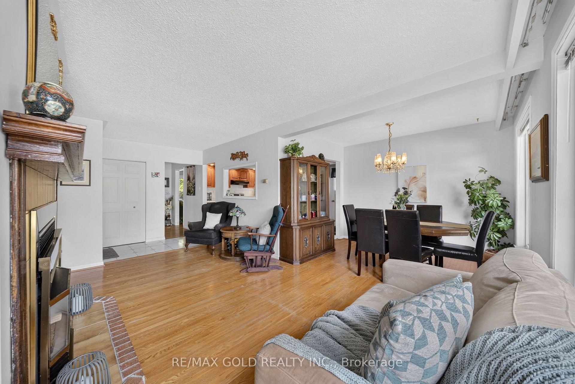 Photo 12 of 25 Drayton Crescent, Brampton, Southgate — HOMEH