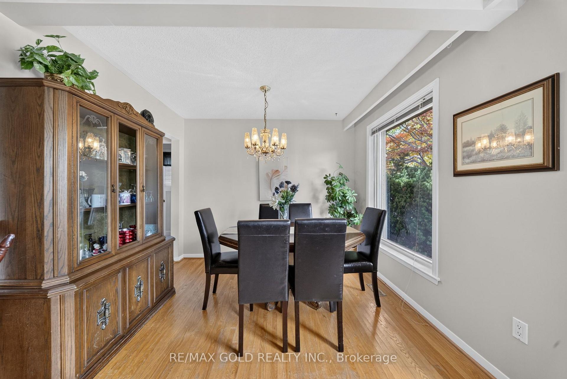Photo 13 of 25 Drayton Crescent, Brampton, Southgate — HOMEH