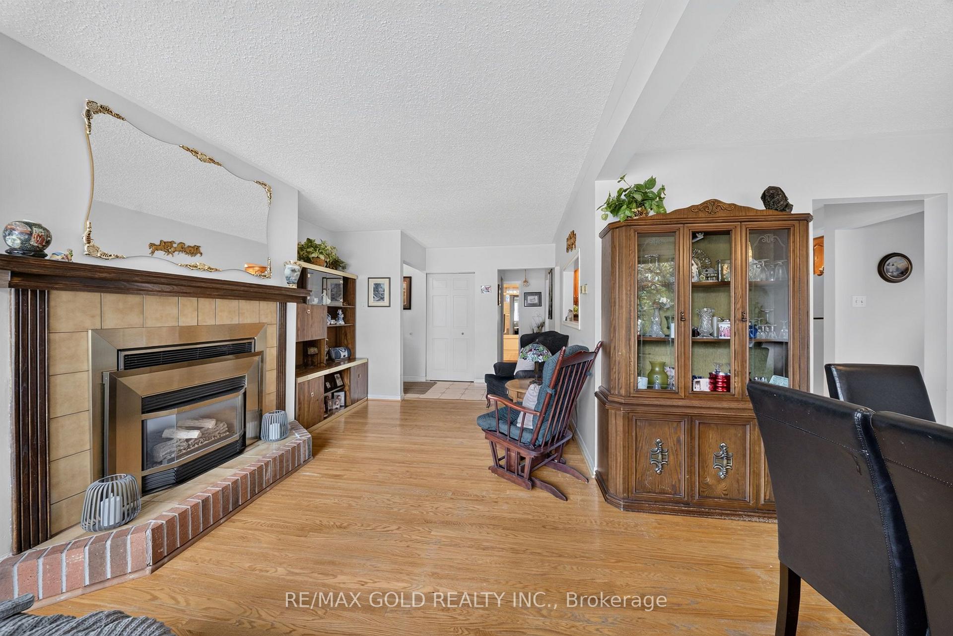Photo 16 of 25 Drayton Crescent, Brampton, Southgate — HOMEH
