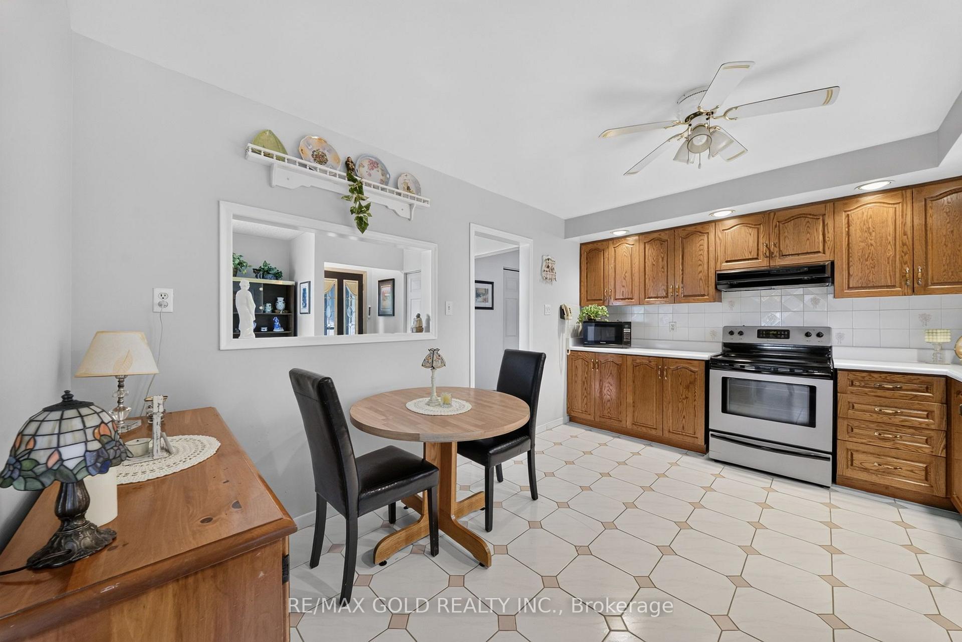 Photo 22 of 25 Drayton Crescent, Brampton, Southgate — HOMEH
