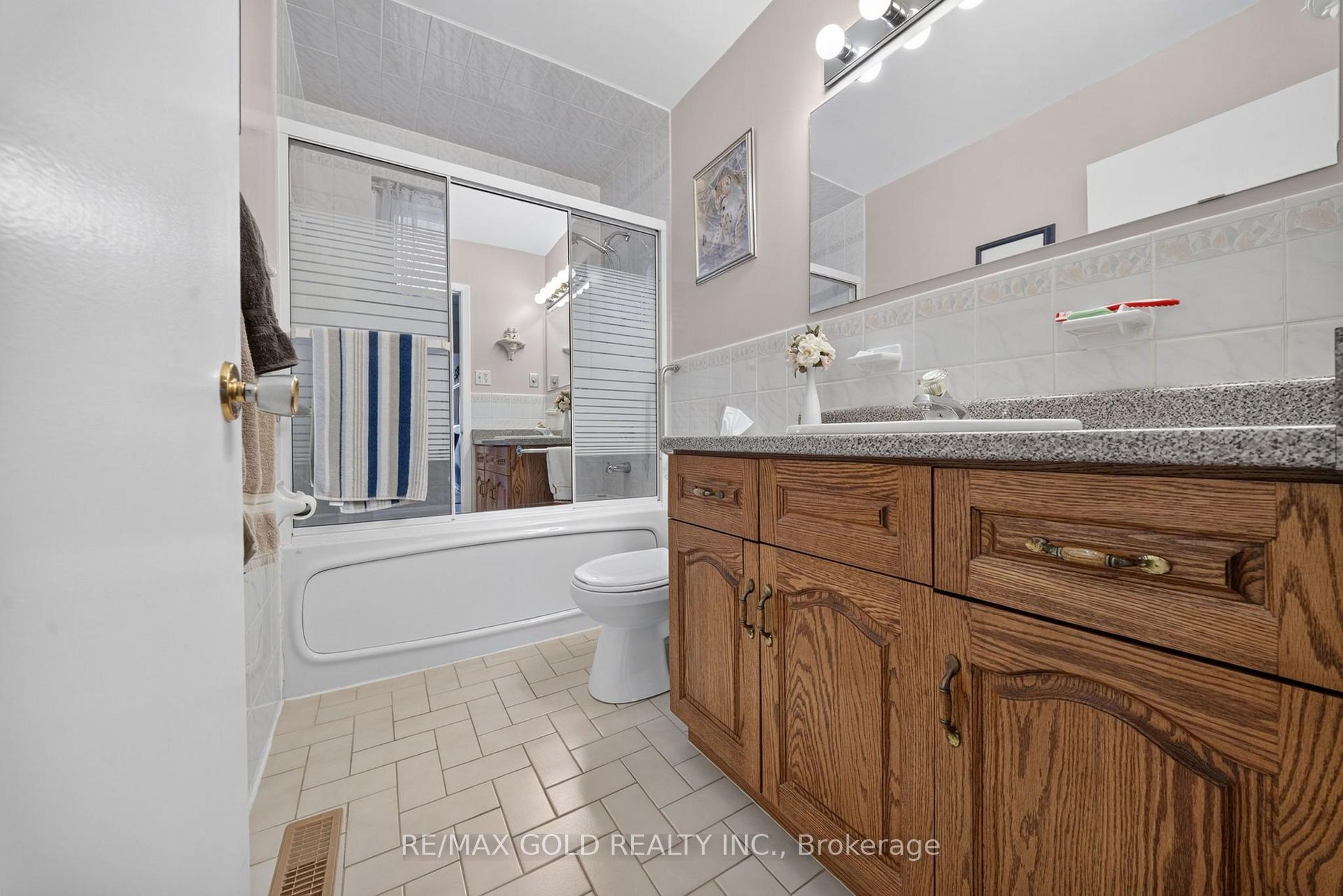 Photo 28 of 25 Drayton Crescent, Brampton, Southgate — HOMEH