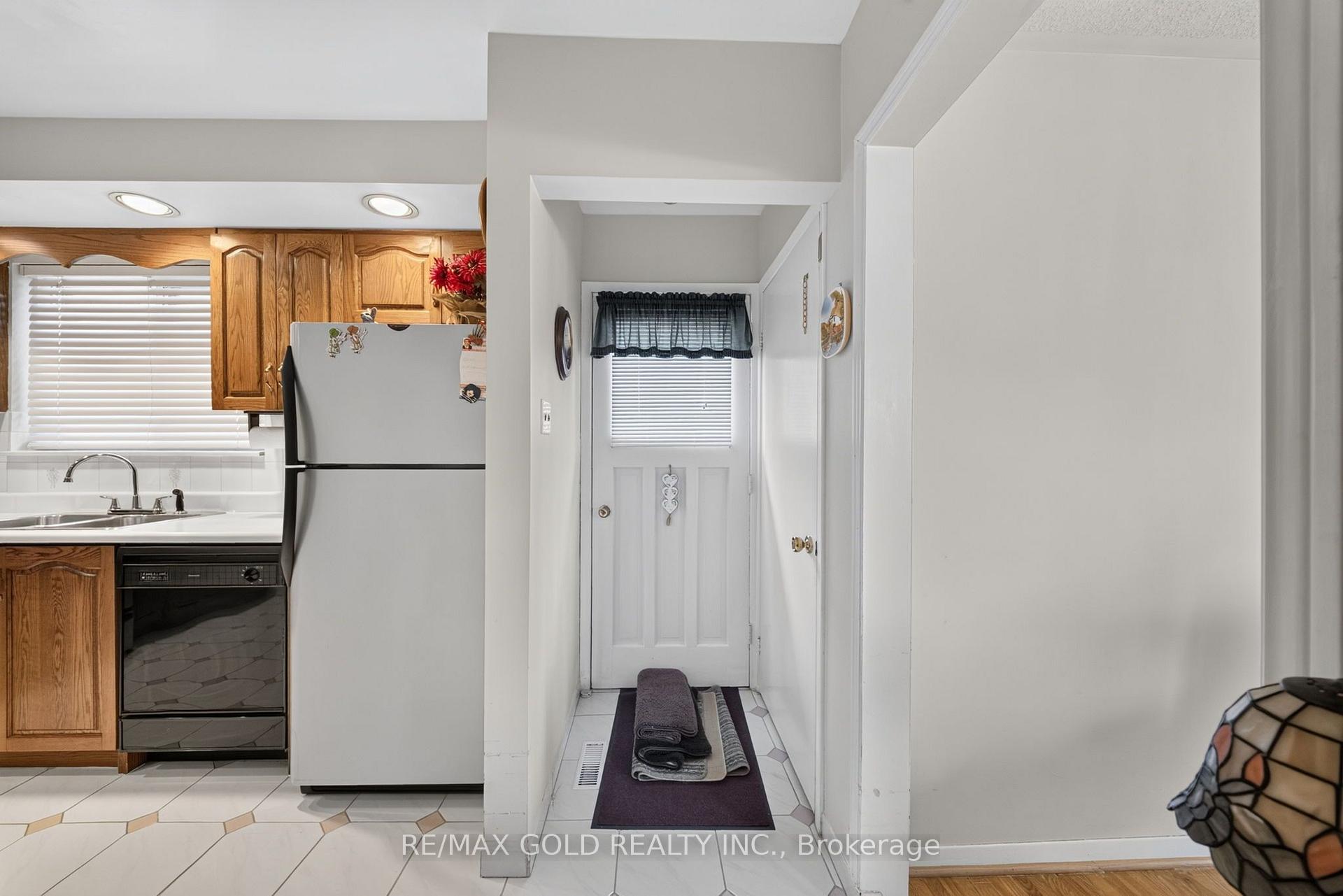 Photo 33 of 25 Drayton Crescent, Brampton, Southgate — HOMEH
