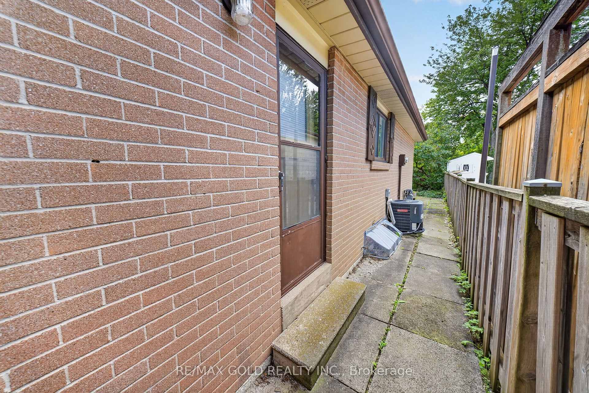 Photo 35 of 25 Drayton Crescent, Brampton, Southgate — HOMEH