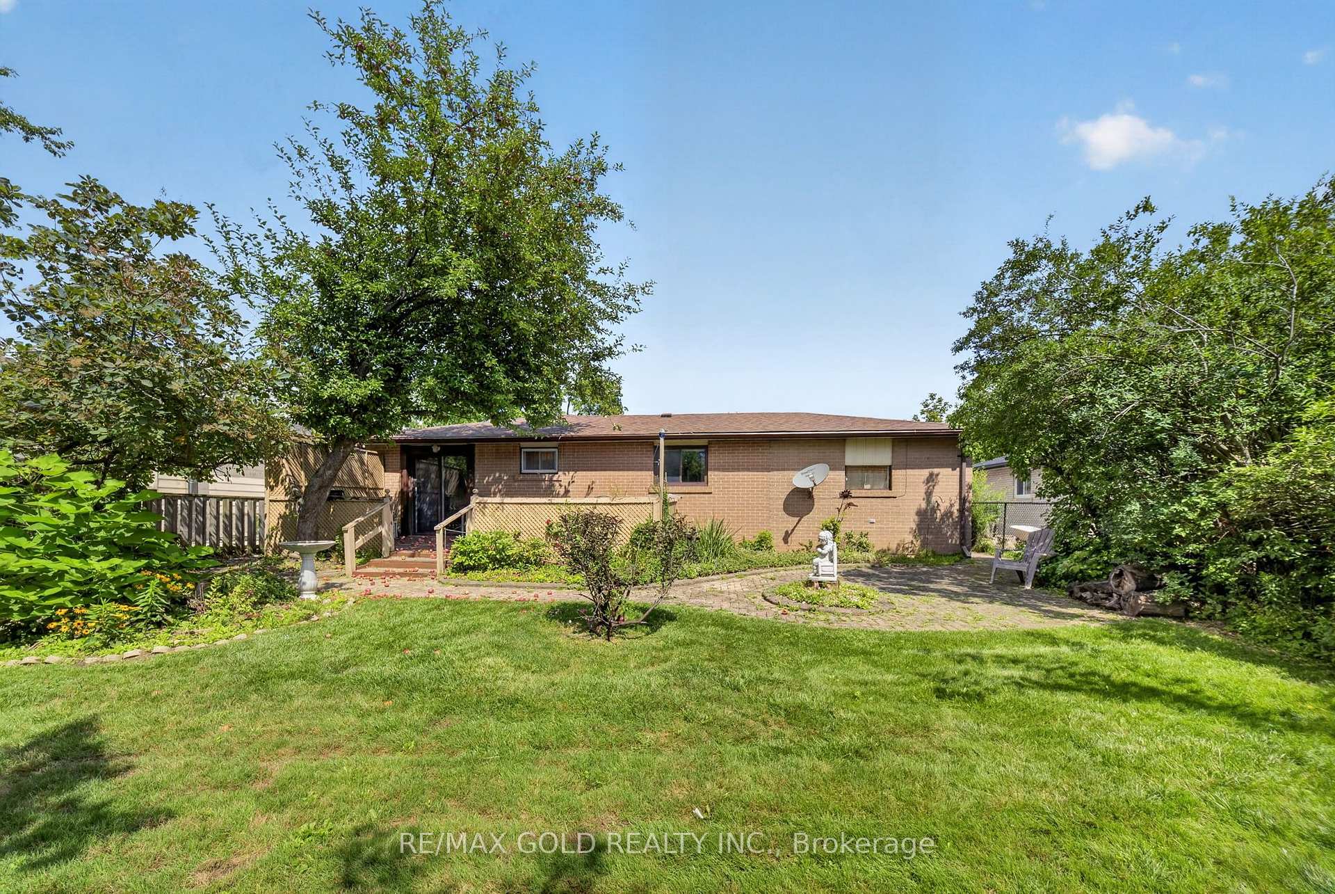 Photo 38 of 25 Drayton Crescent, Brampton, Southgate — HOMEH