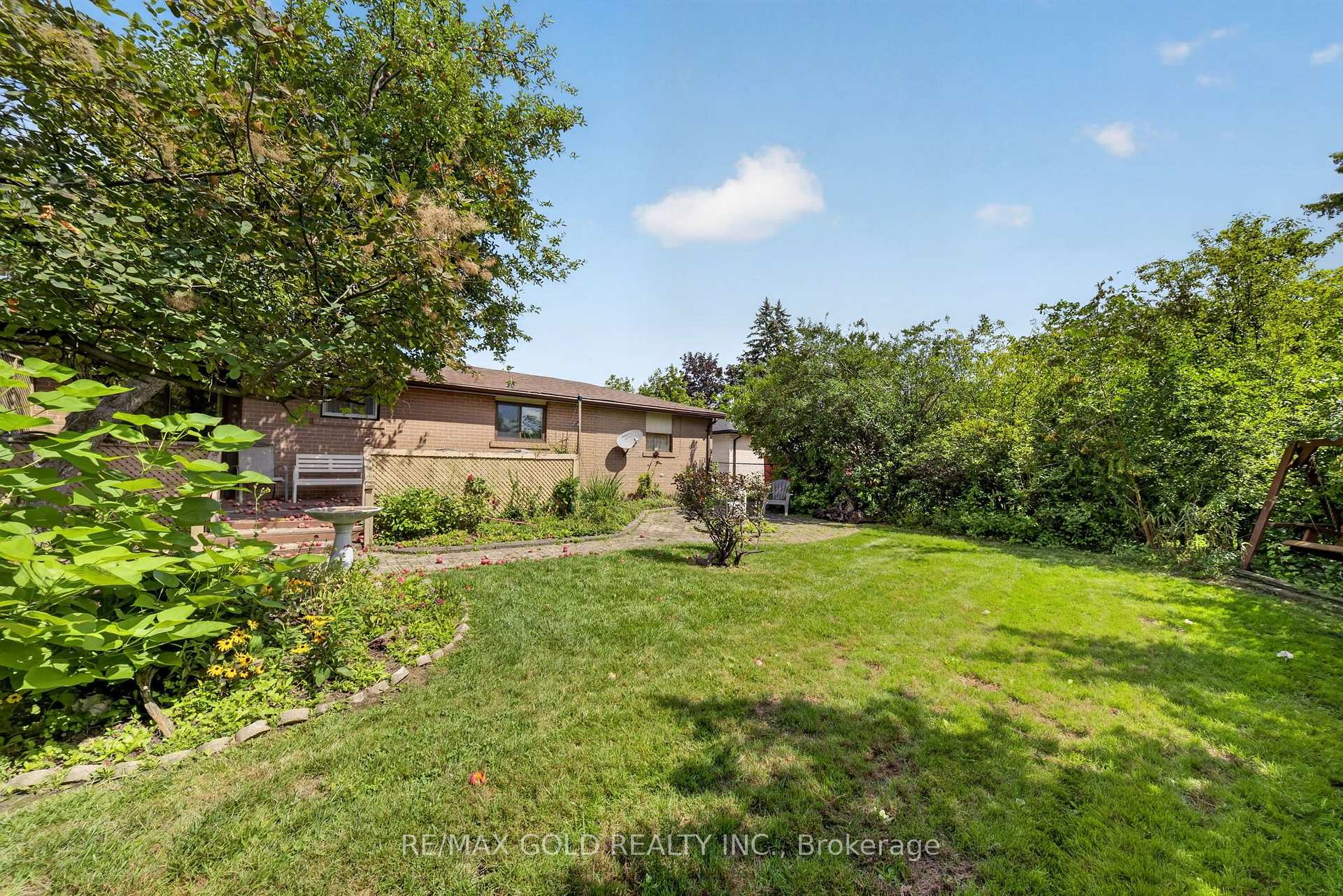 Photo 39 of 25 Drayton Crescent, Brampton, Southgate — HOMEH