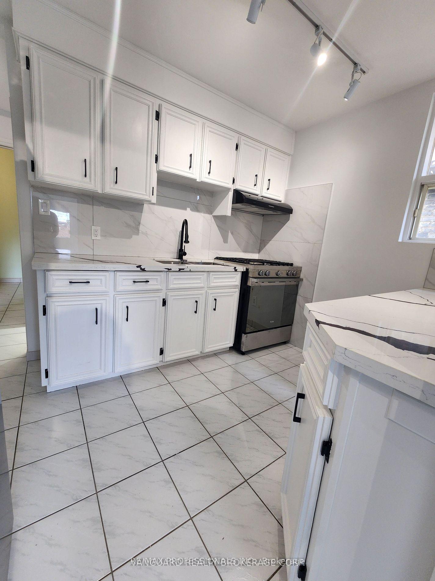 Photo 7 of Unit 2nd Floor, 232 Montrose Avenue, Toronto, Palmerston-Little Italy — HOMEH