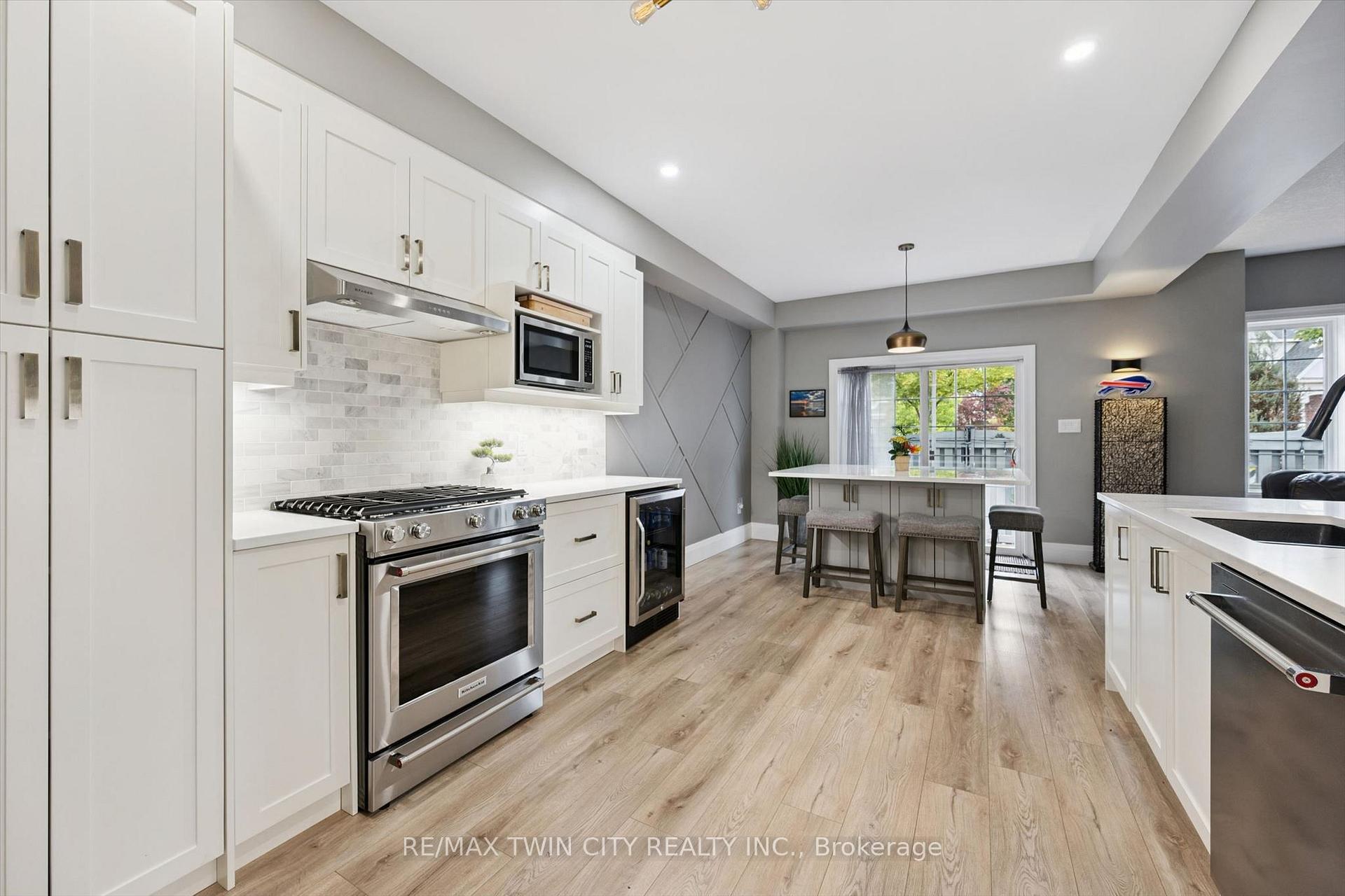 Photo 5 of Unit 9, 276 Sims Estate Drive, Kitchener, Grand River South — HOMEH