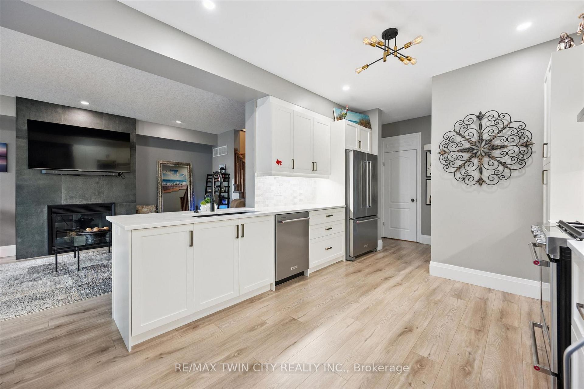 Photo 6 of Unit 9, 276 Sims Estate Drive, Kitchener, Grand River South — HOMEH
