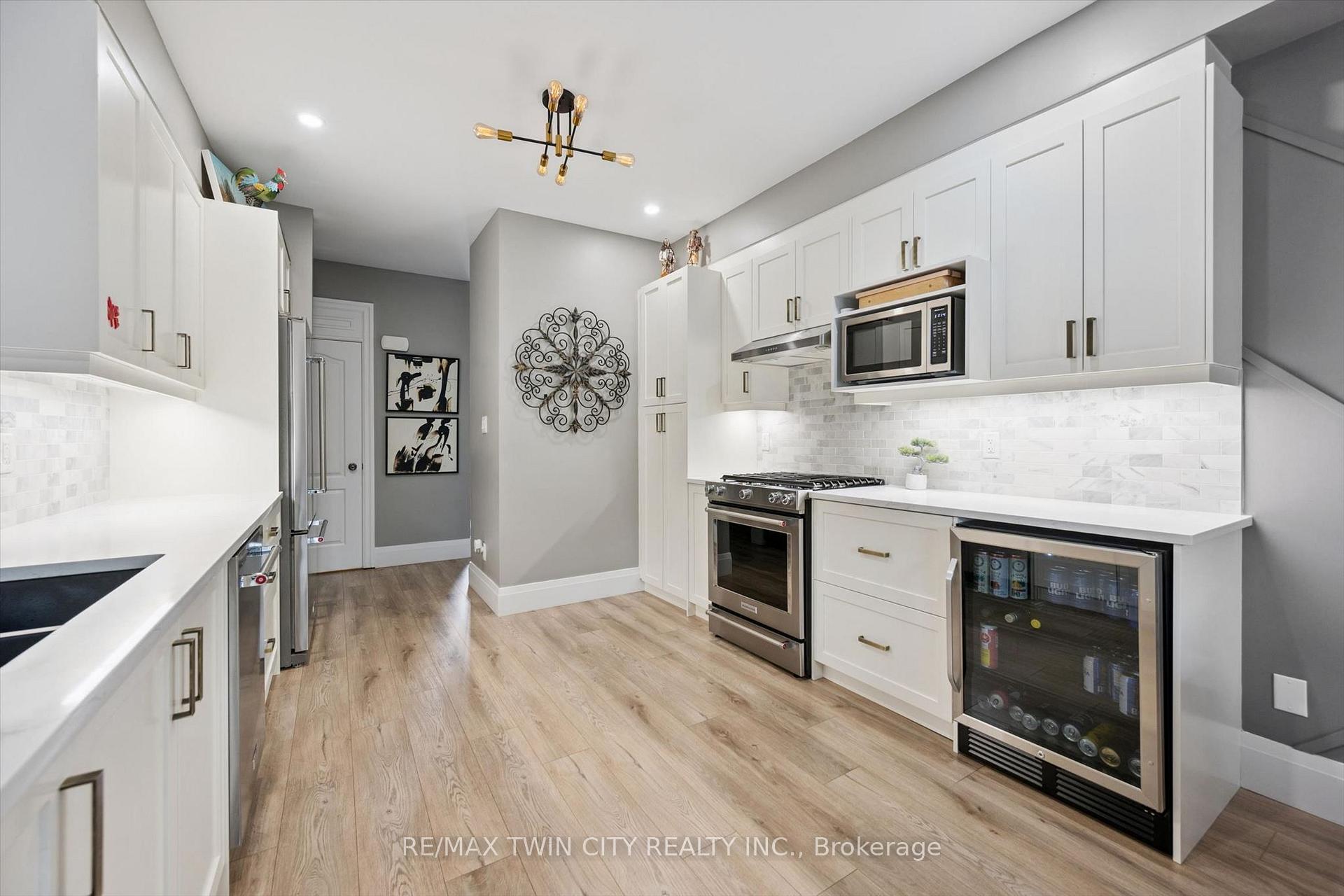 Photo 7 of Unit 9, 276 Sims Estate Drive, Kitchener, Grand River South — HOMEH