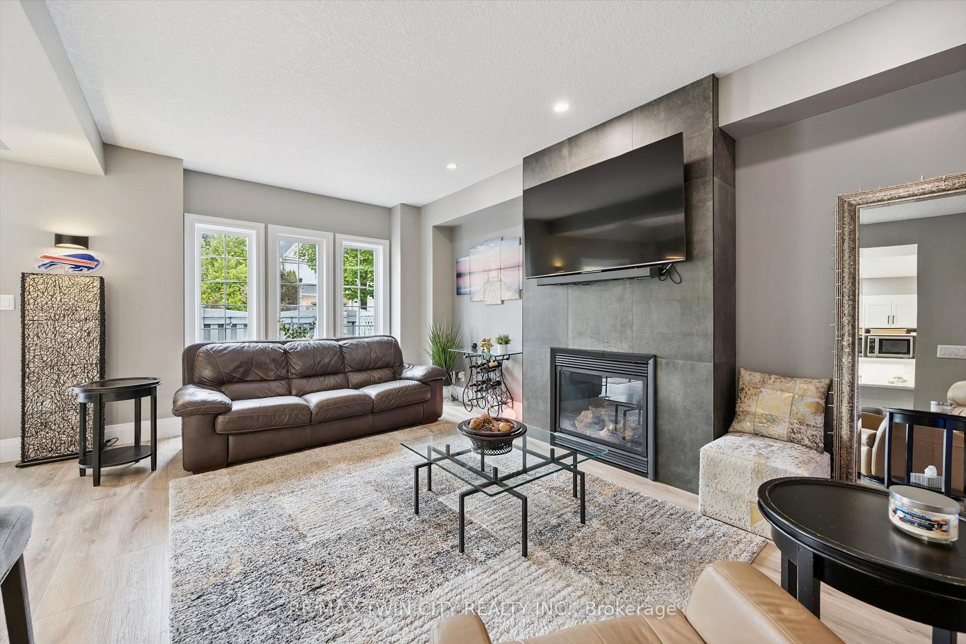 Photo 10 of Unit 9, 276 Sims Estate Drive, Kitchener, Grand River South — HOMEH