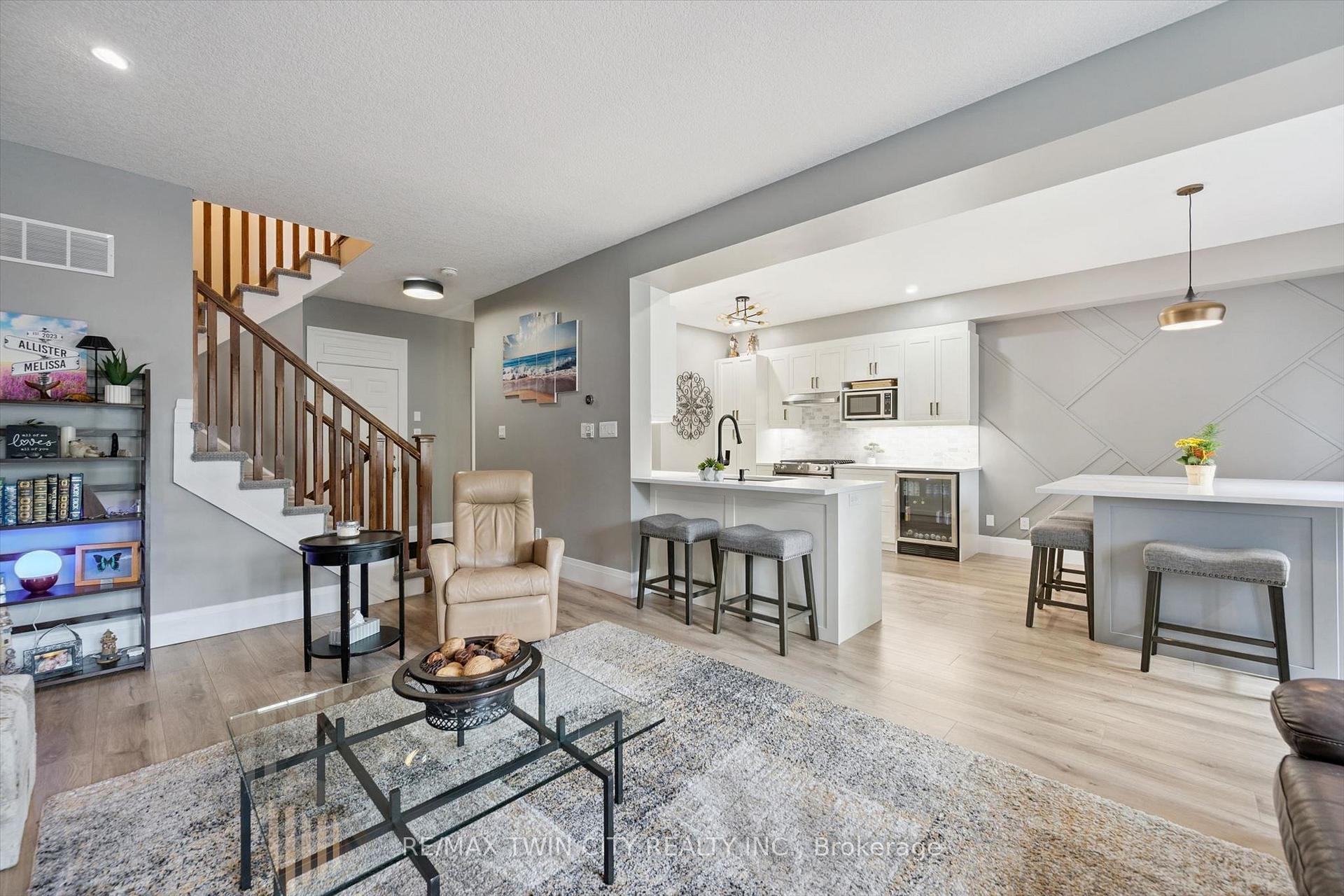 Photo 11 of Unit 9, 276 Sims Estate Drive, Kitchener, Grand River South — HOMEH