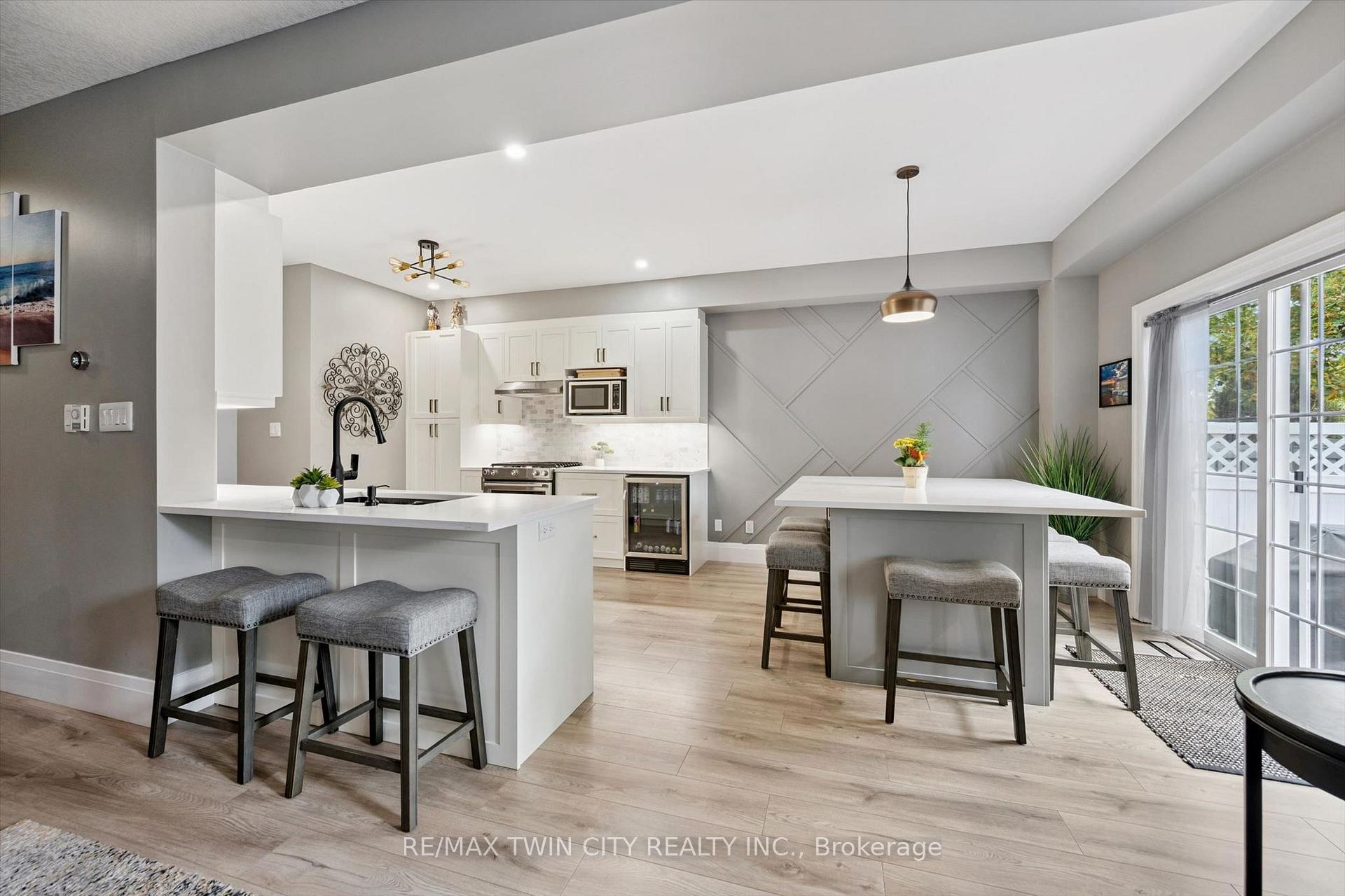 Photo 12 of Unit 9, 276 Sims Estate Drive, Kitchener, Grand River South — HOMEH