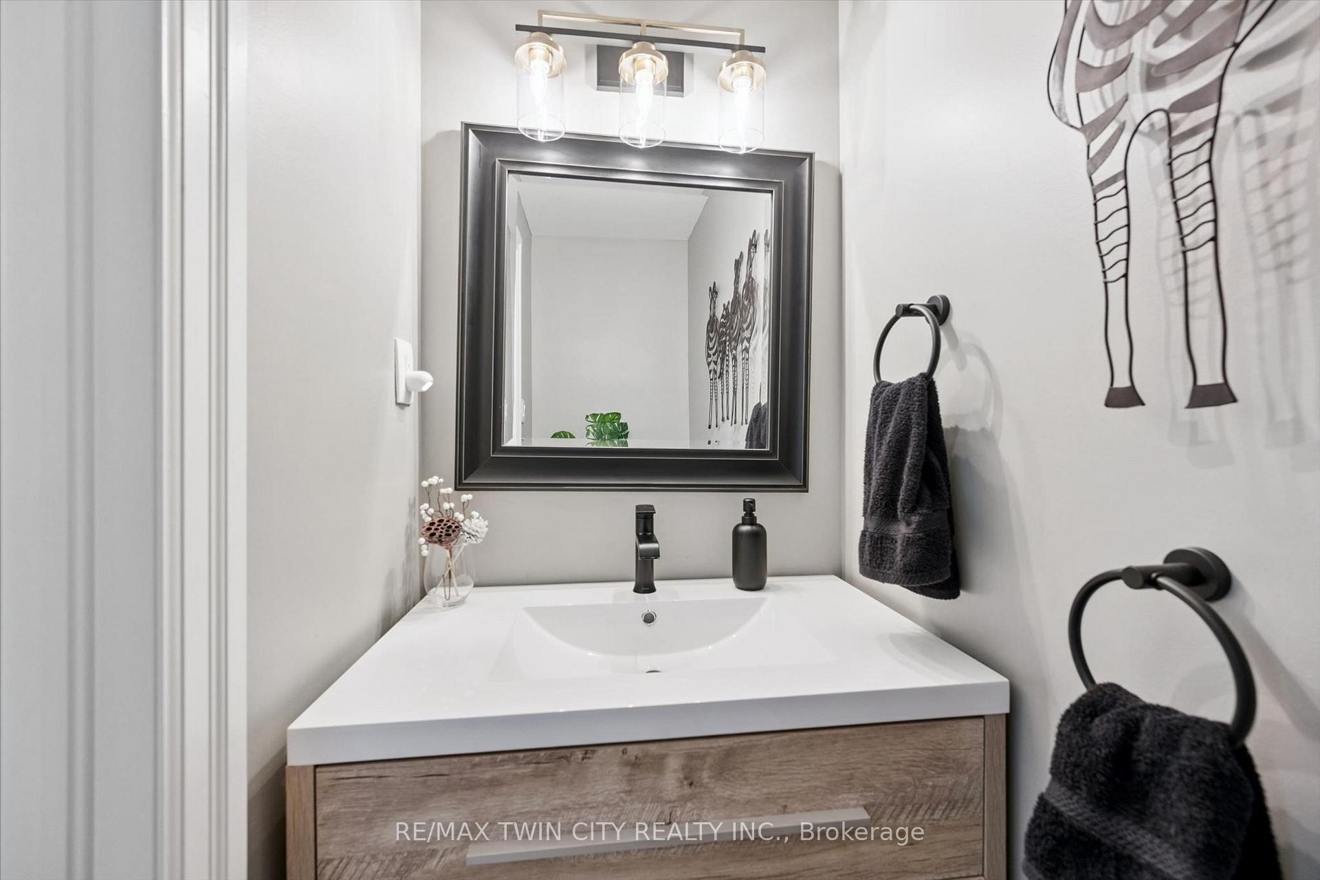 Photo 13 of Unit 9, 276 Sims Estate Drive, Kitchener, Grand River South — HOMEH
