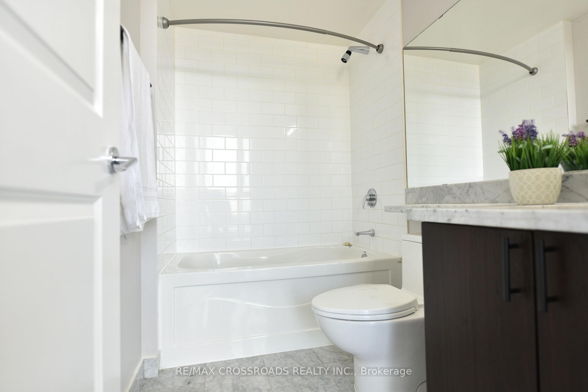 Photo 21 of Unit 505, 21 Upper Duke Crescent, Markham, Unionville — HOMEH
