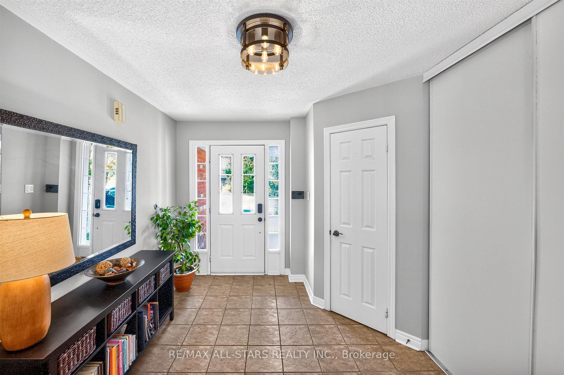 Photo 5 of 31 Country Lane, Barrie, Painswick South — HOMEH