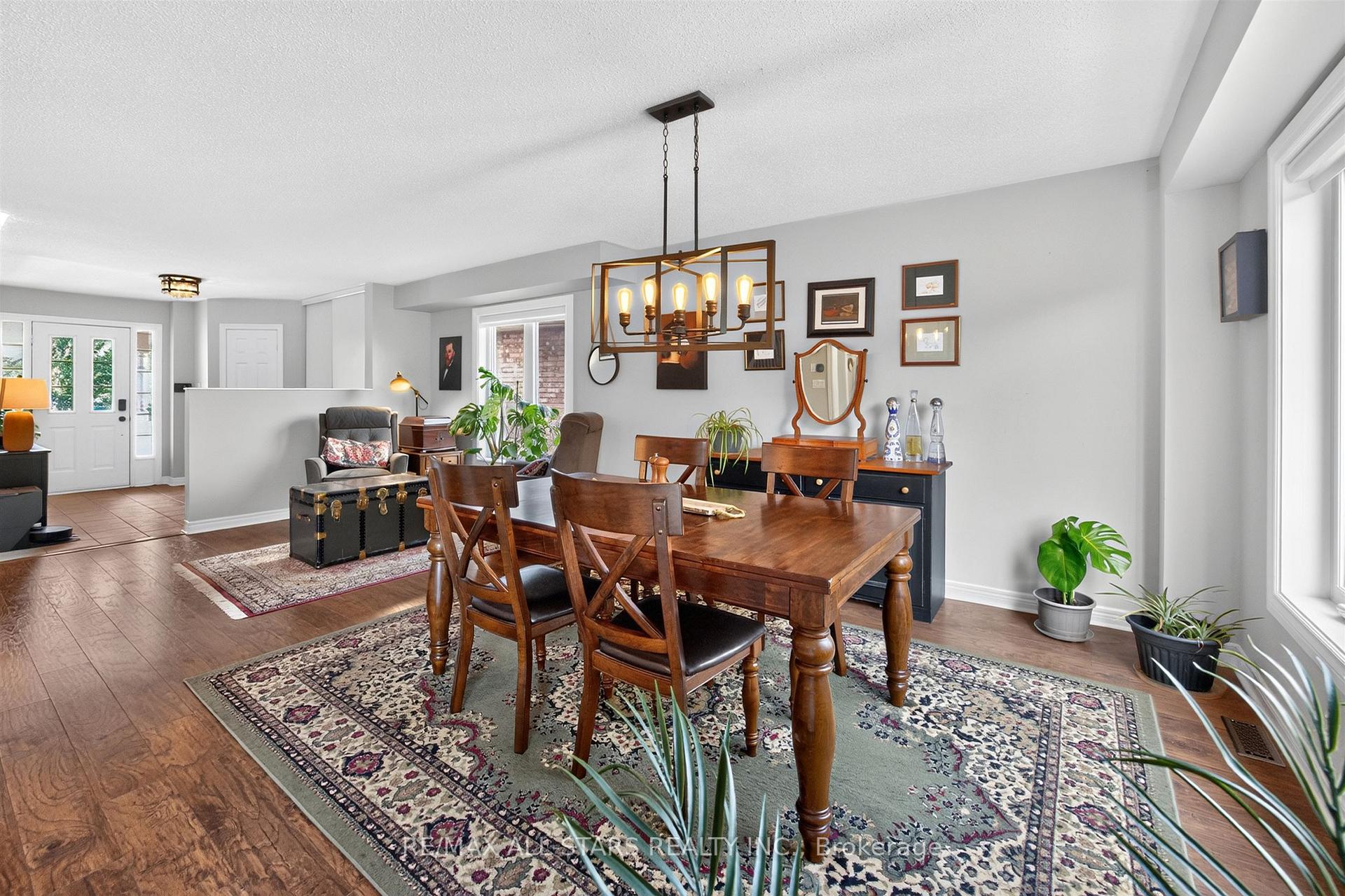 Photo 10 of 31 Country Lane, Barrie, Painswick South — HOMEH