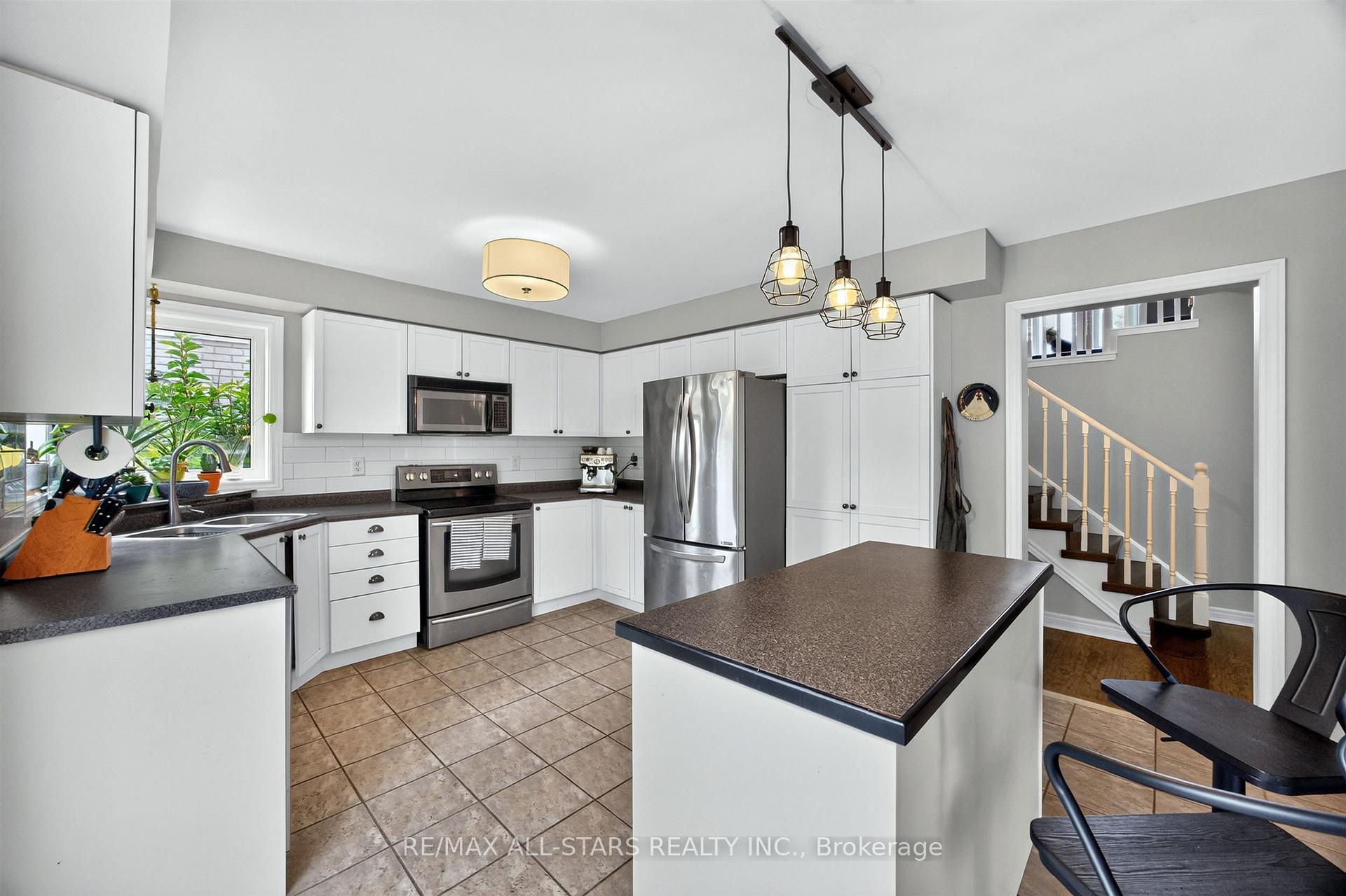 Photo 13 of 31 Country Lane, Barrie, Painswick South — HOMEH