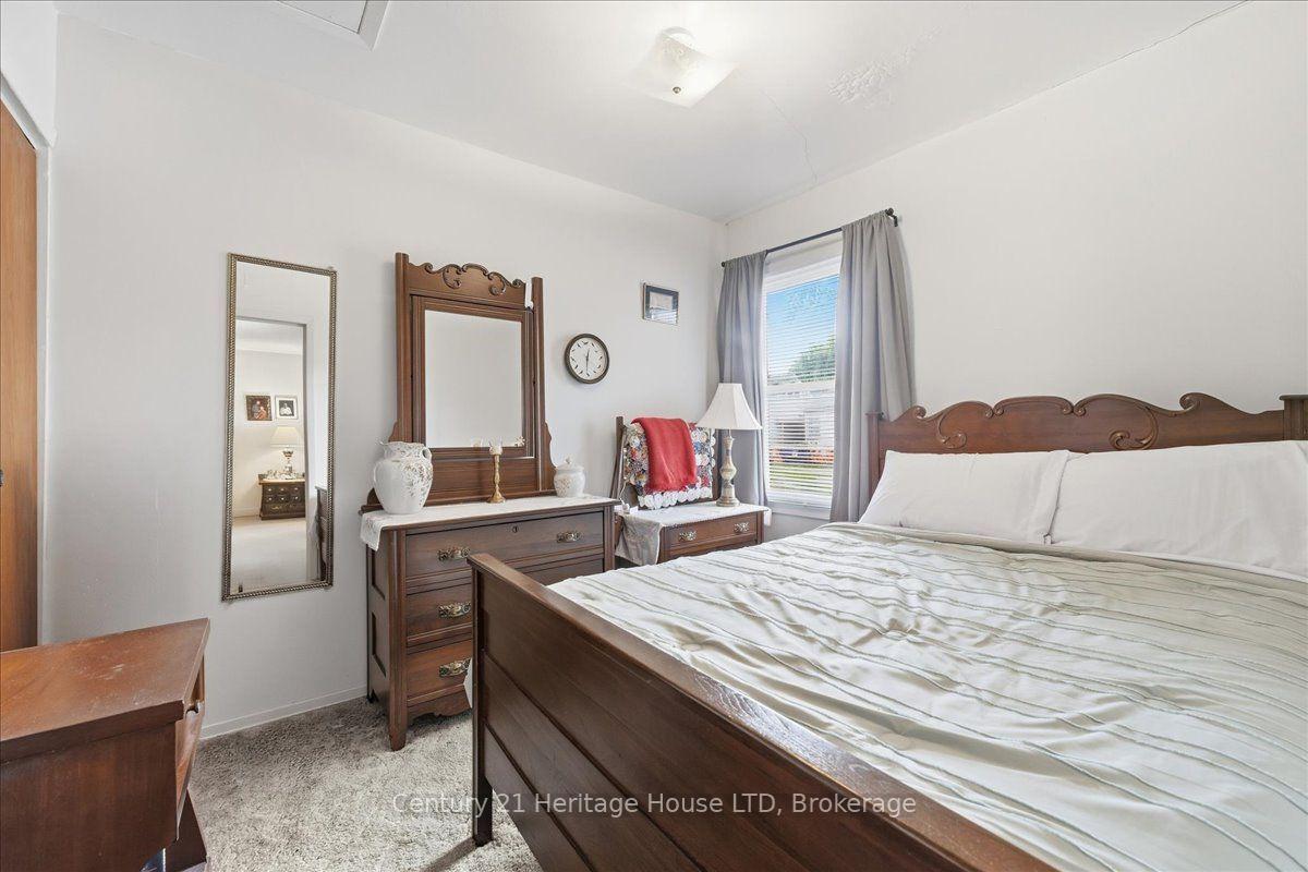 Photo 10 of 26 Coventry Street, St. Catharines, E. Chester — HOMEH