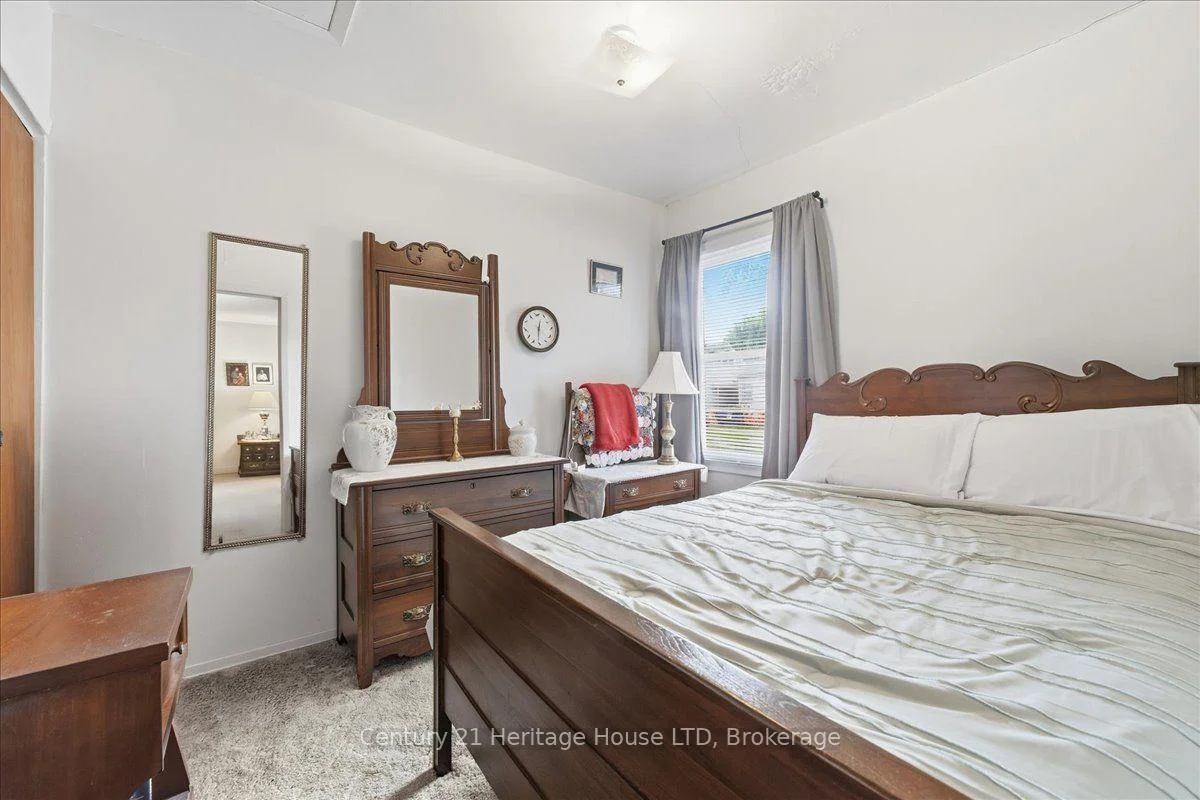 Photo 19 of 26 Coventry Street, St. Catharines, E. Chester — HOMEH