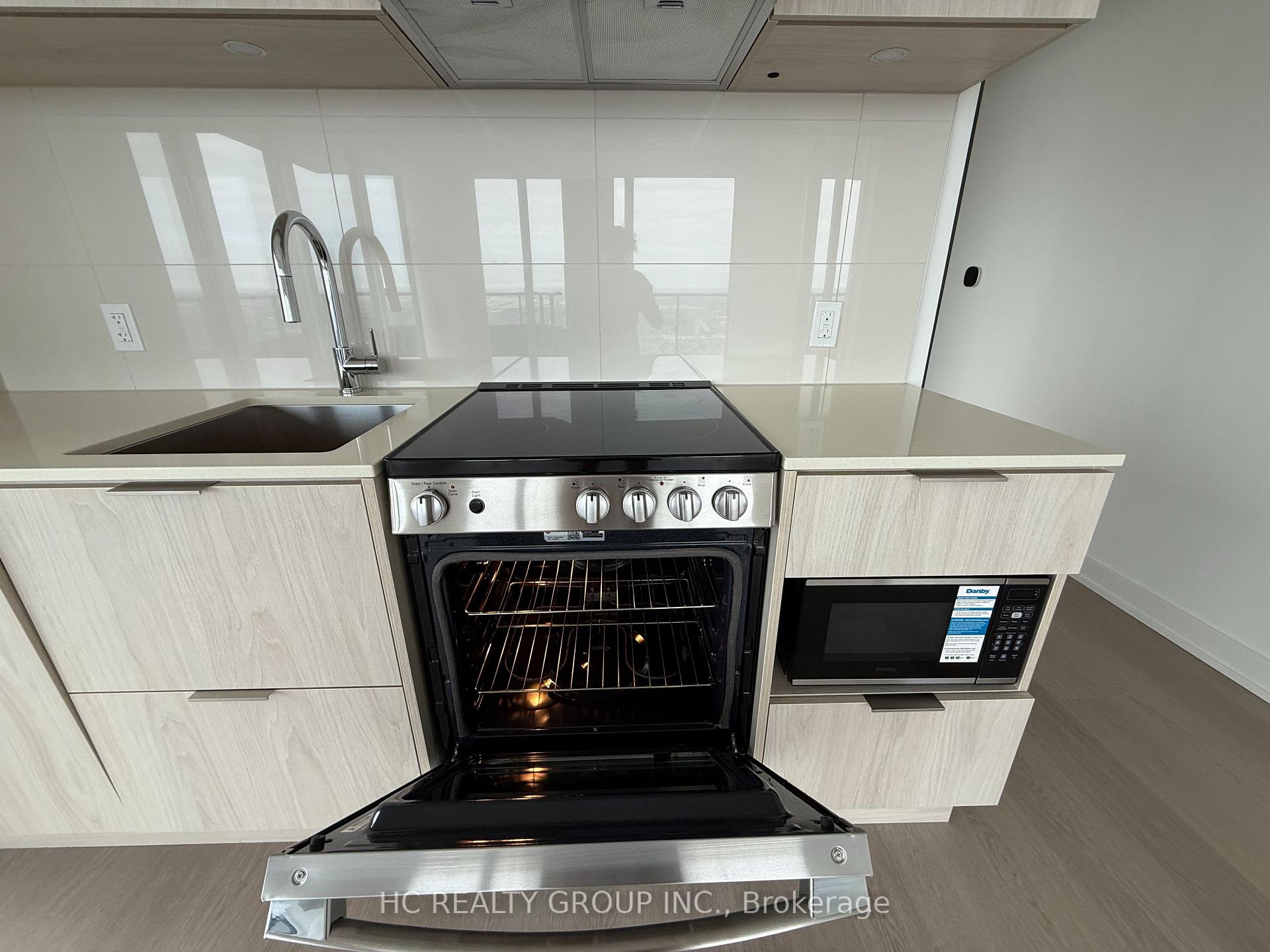 Photo 19 of Unit 6305, 448 Burnhamthorpe Road, Mississauga, City Centre — HOMEH