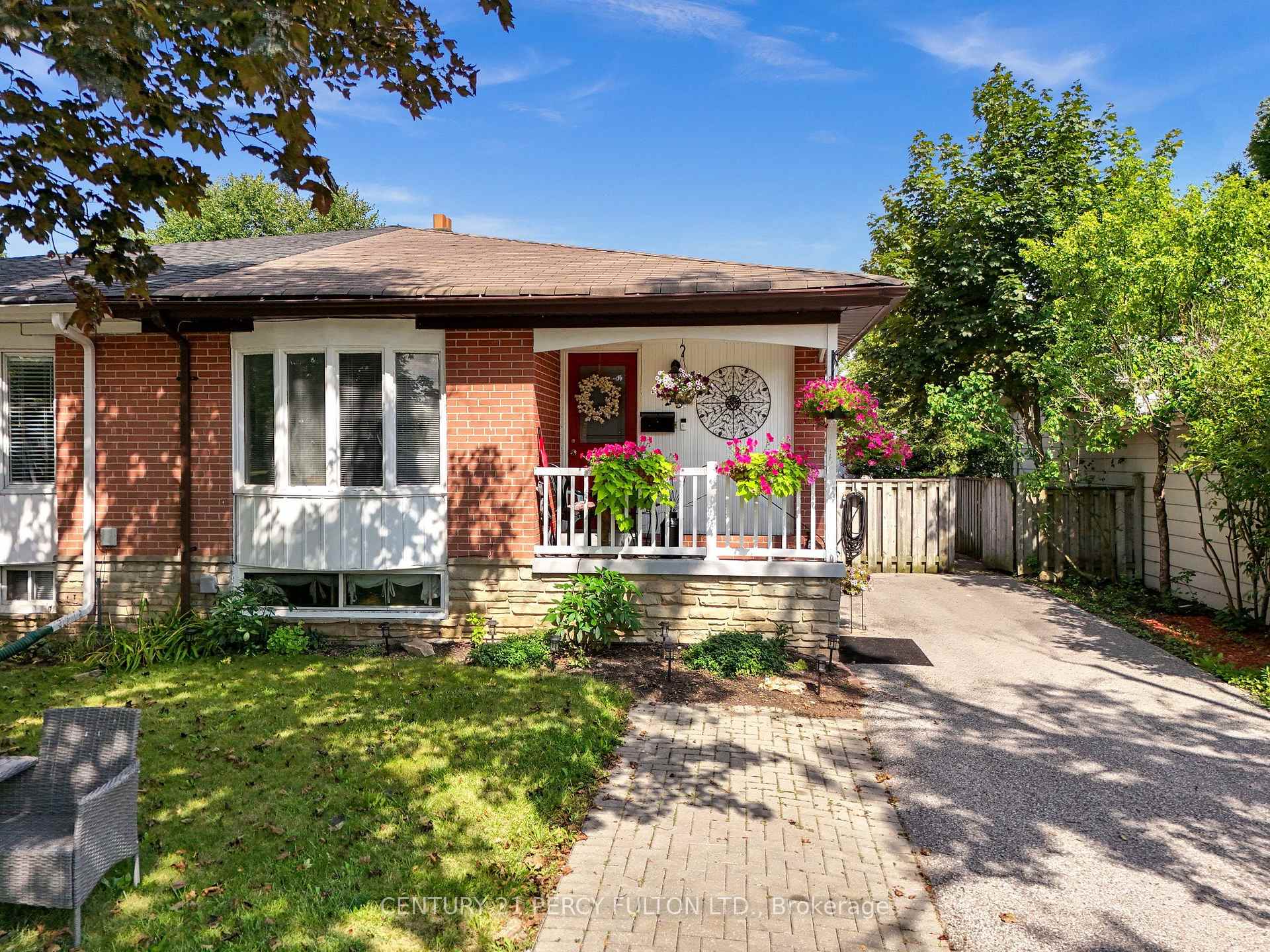 Photo 2 of 719 Balaton Avenue, Pickering, Bay Ridges — HOMEH
