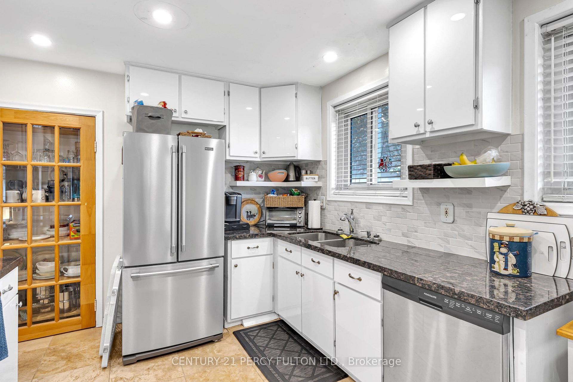Photo 4 of 719 Balaton Avenue, Pickering, Bay Ridges — HOMEH