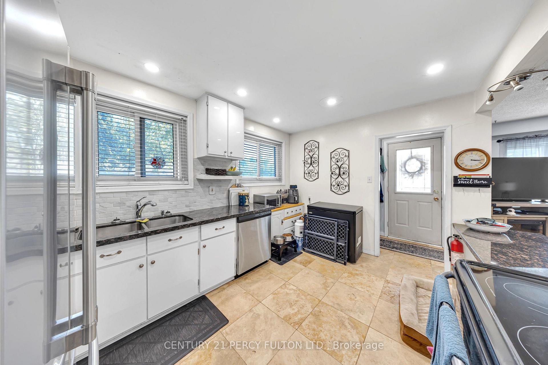 Photo 7 of 719 Balaton Avenue, Pickering, Bay Ridges — HOMEH