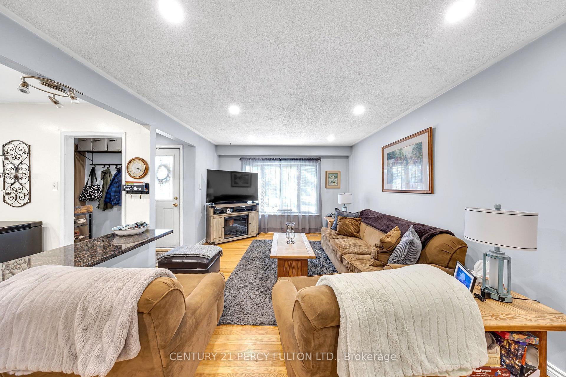 Photo 13 of 719 Balaton Avenue, Pickering, Bay Ridges — HOMEH