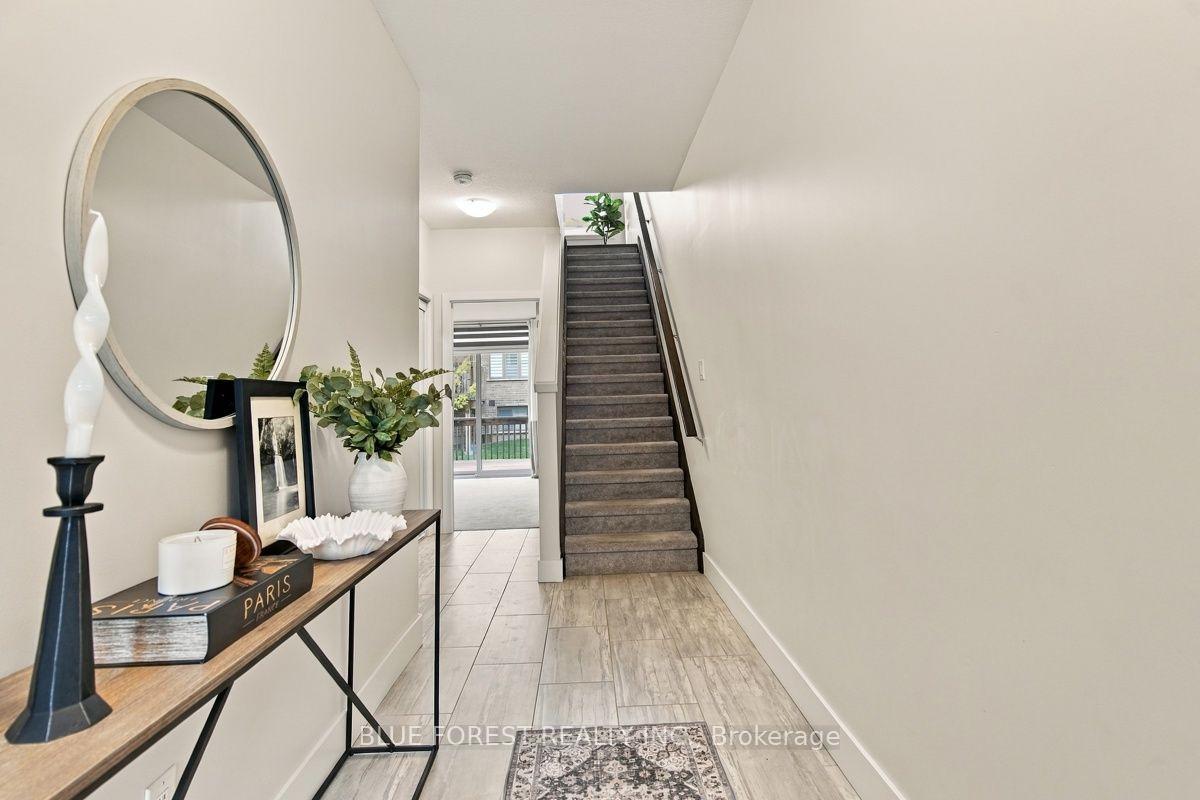Photo 3 of 2112 Meadowgate Boulevard, London, South U — HOMEH